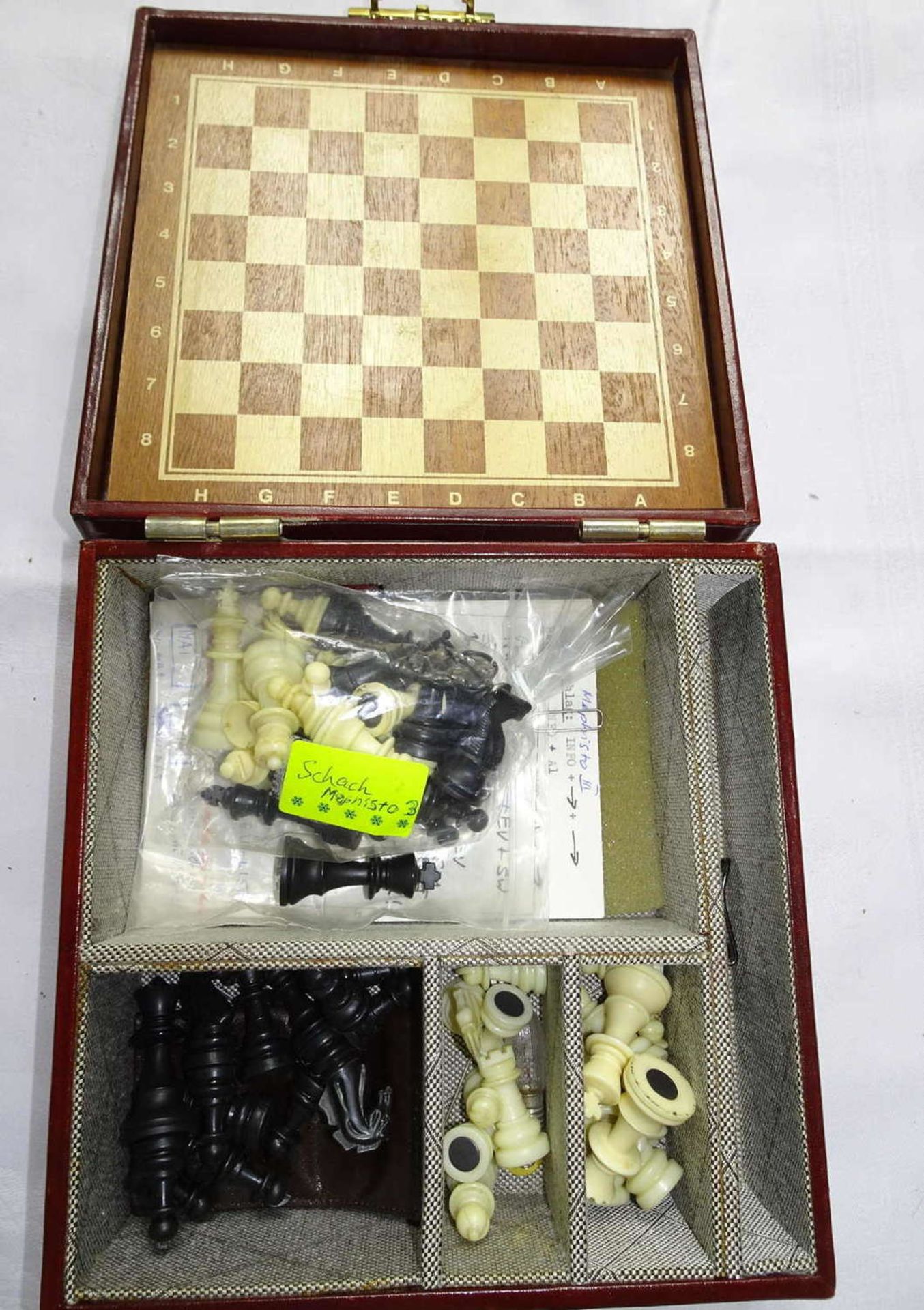 Two travel games: chess and lady. Please visit.Zwei Reise - Spiele: Schach und Dame. Bitte - Bild 2 aus 3