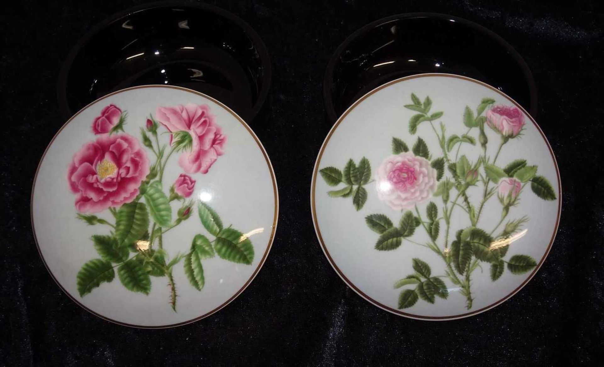 Villeroy & Boch, Heinrich Porcelain, 2 lidded boxes from the Wild Rose Species series, designed