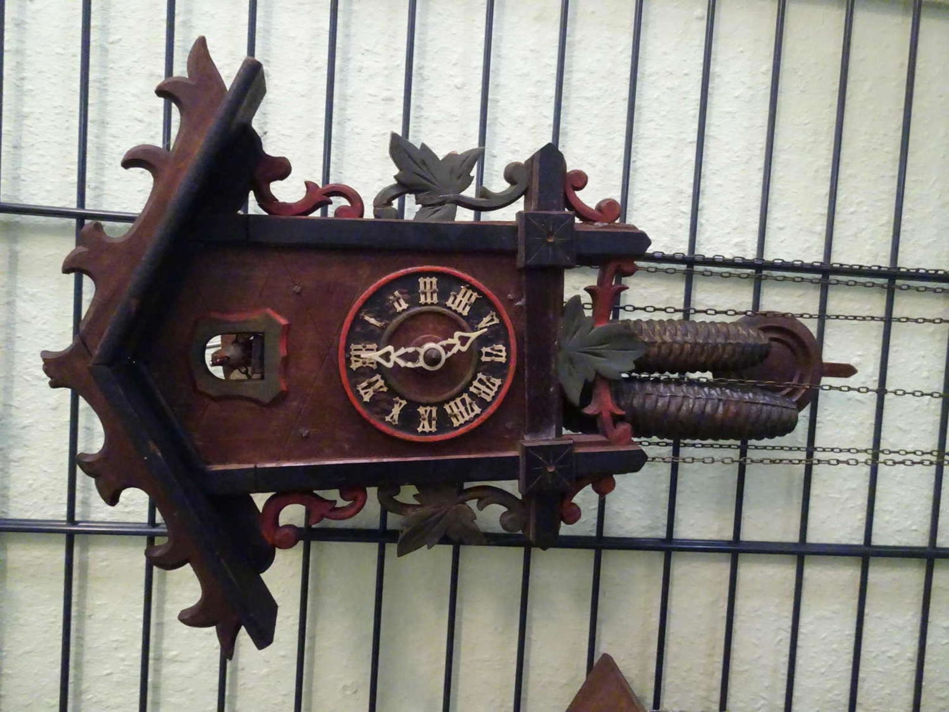 small Black Forest cuckoo clock with missing parts around 1920. Dimensions approx. 28 x 29 x 14cm.