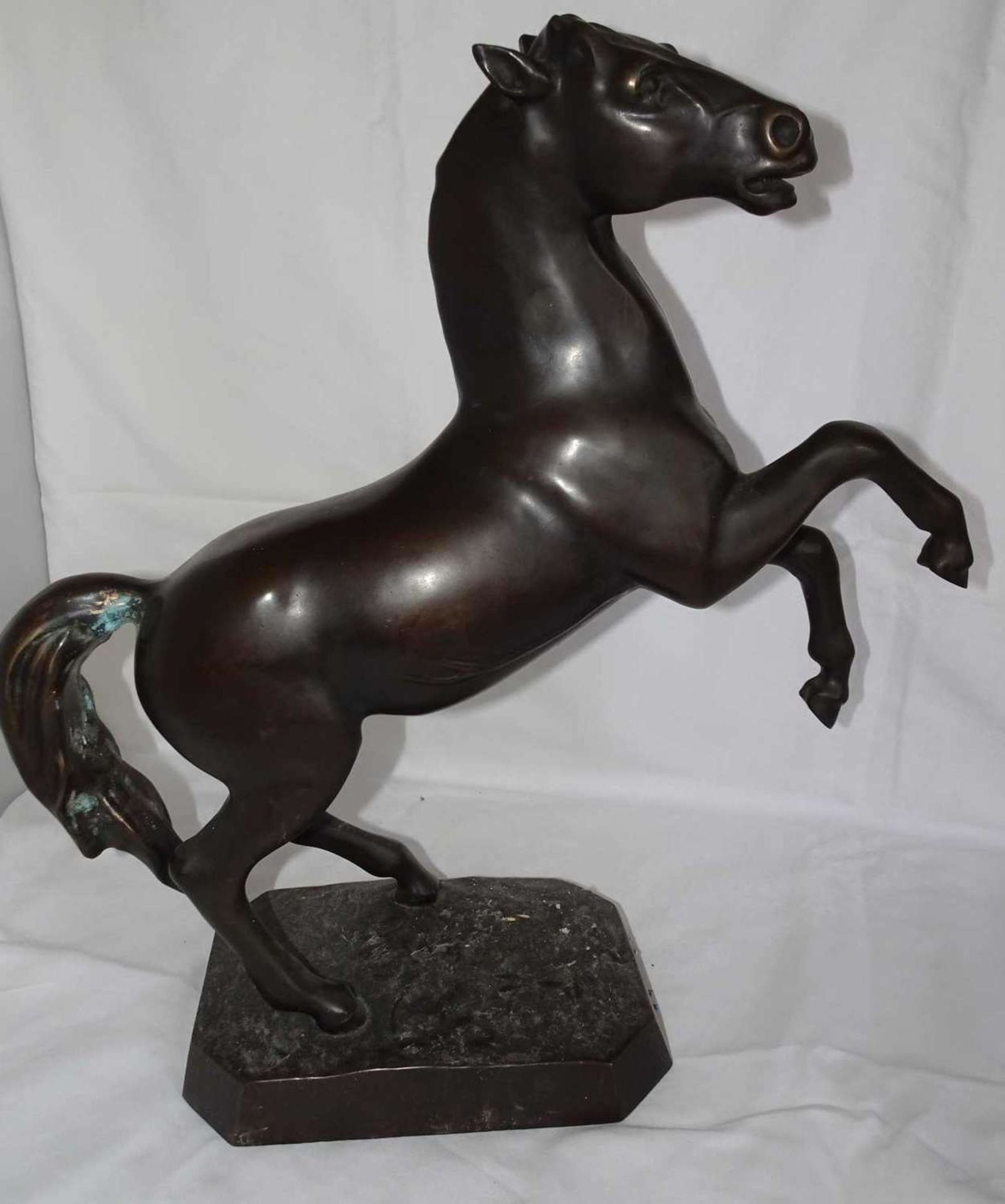 Eichler-Bronze, 1 große Bronzefigur, aufsteigendes Pferd, am Sockel Signatur EICHLER und - Bild 3 aus 4