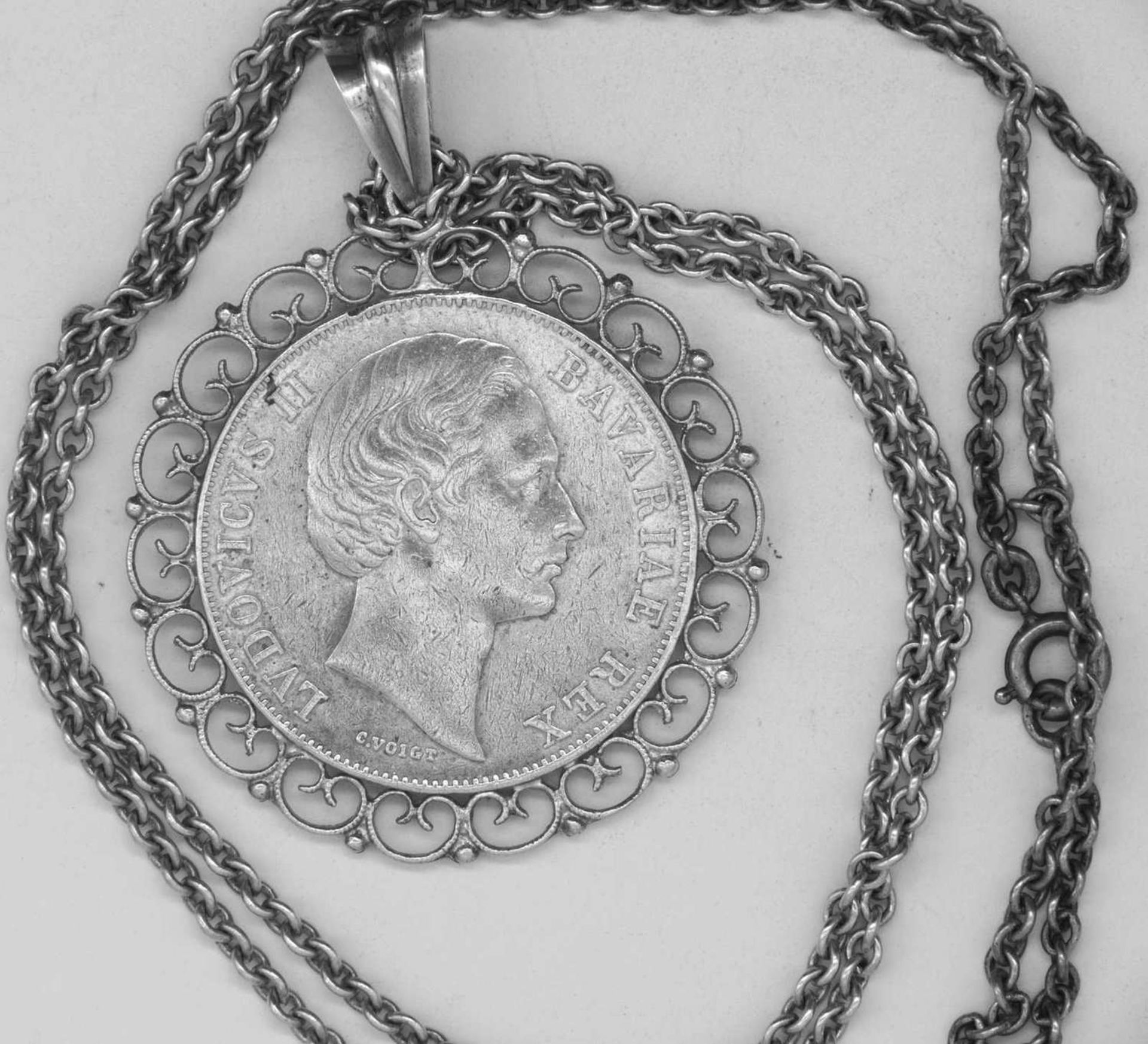 Bayern 1871, Madonnentaler "Ludwig II.", als Anhänger gefasst an 835er Silberkette. Erhaltung: vz. - Bild 2 aus 2