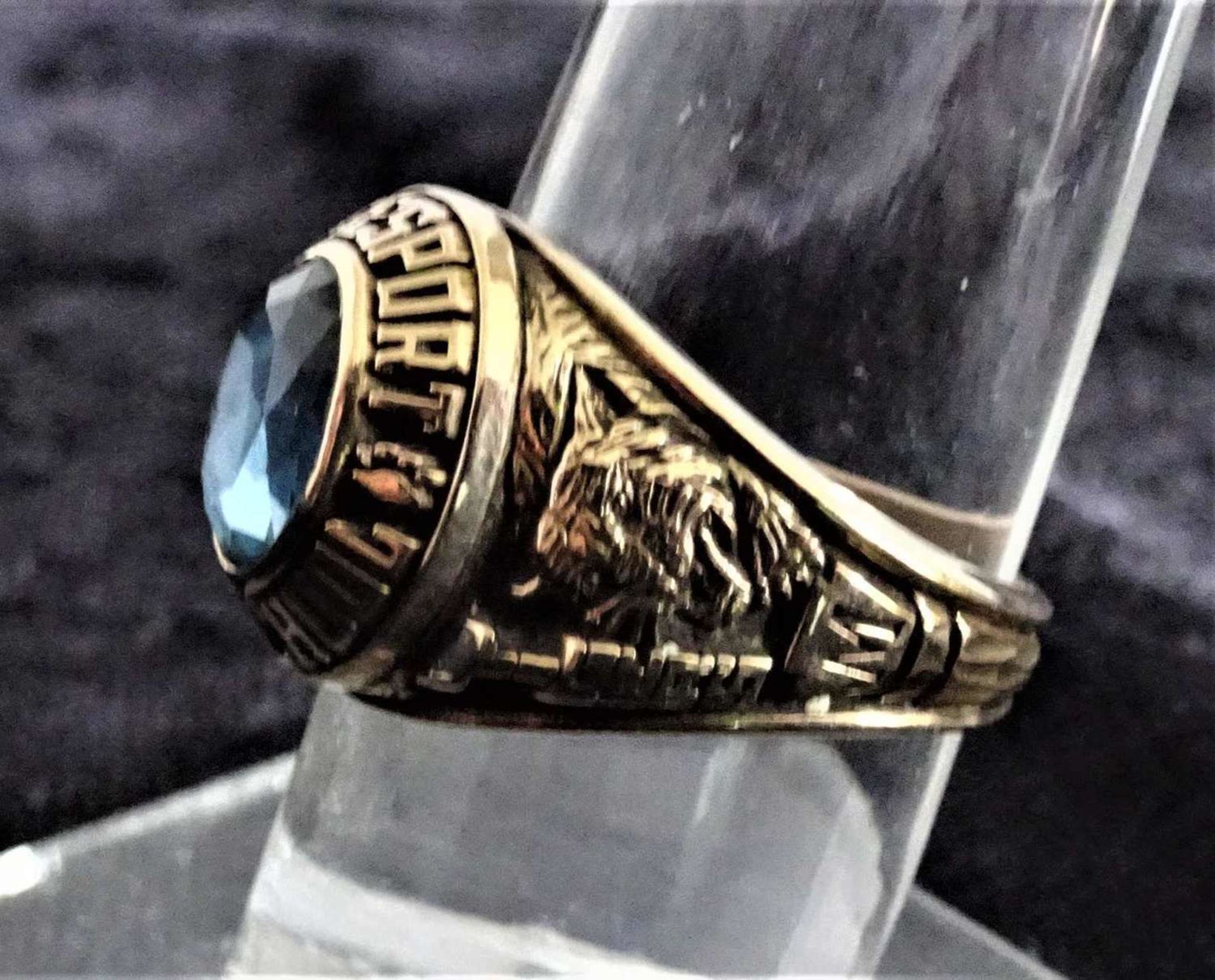 College Ring, 416er Gelbgold, besetzt mit blauem Glasstein. Ringgröße 54. Mit Innengravur. Gewicht - Image 3 of 4
