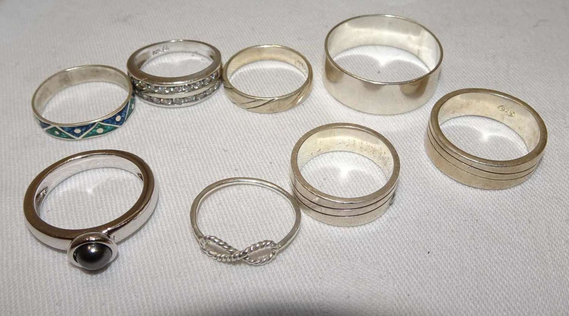 Lot Silberringe, verschiedene Modelle. Insgesamt 8 Stück. Gewicht ca. 27 gr.Lot of silver rings,