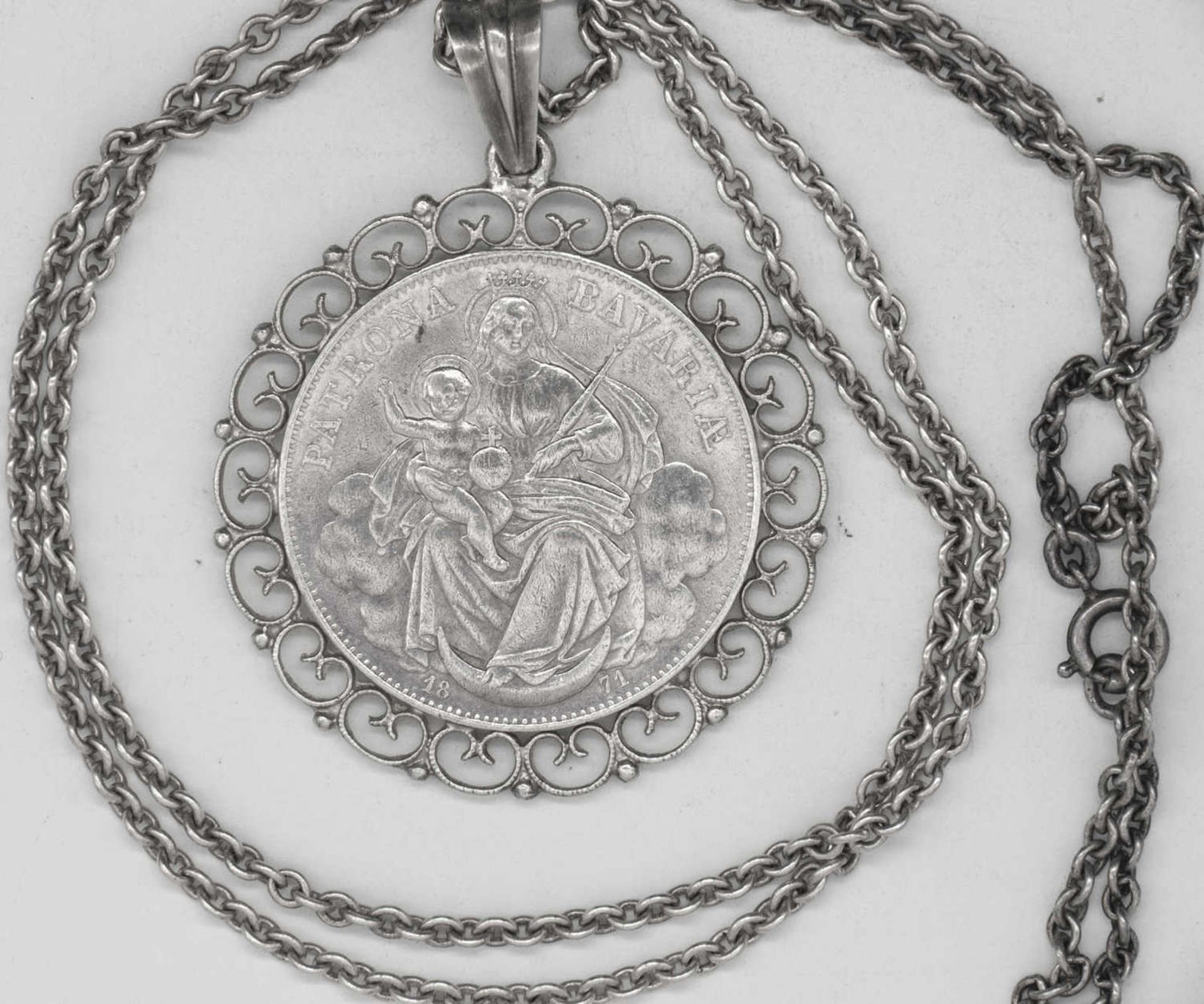 Bayern 1871, Madonnentaler "Ludwig II.", als Anhänger gefasst an 835er Silberkette. Erhaltung: vz.