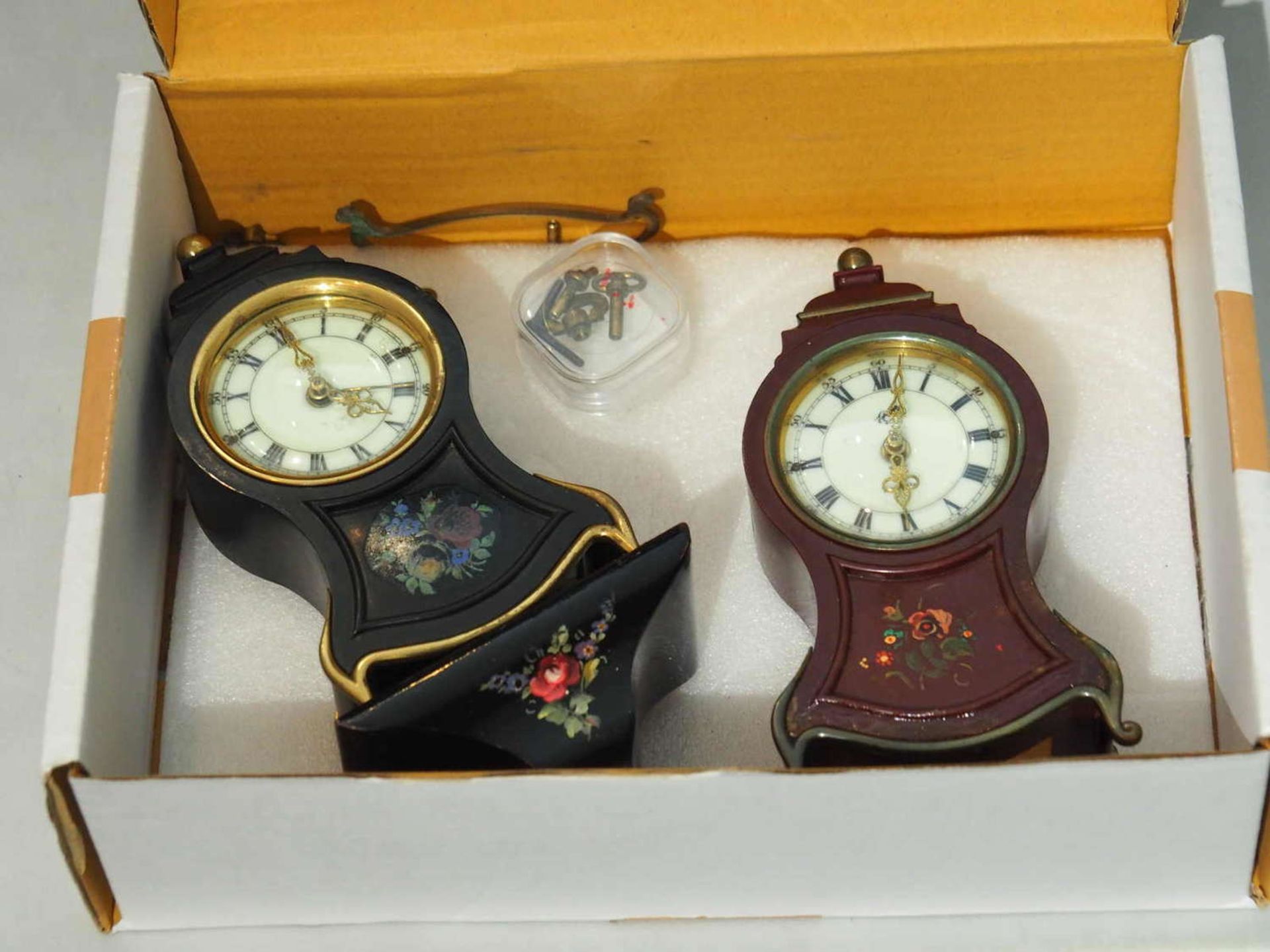 2 kleinere Uhren zum Reparieren - sicher interessant!2 smaller clocks to repair - certainly