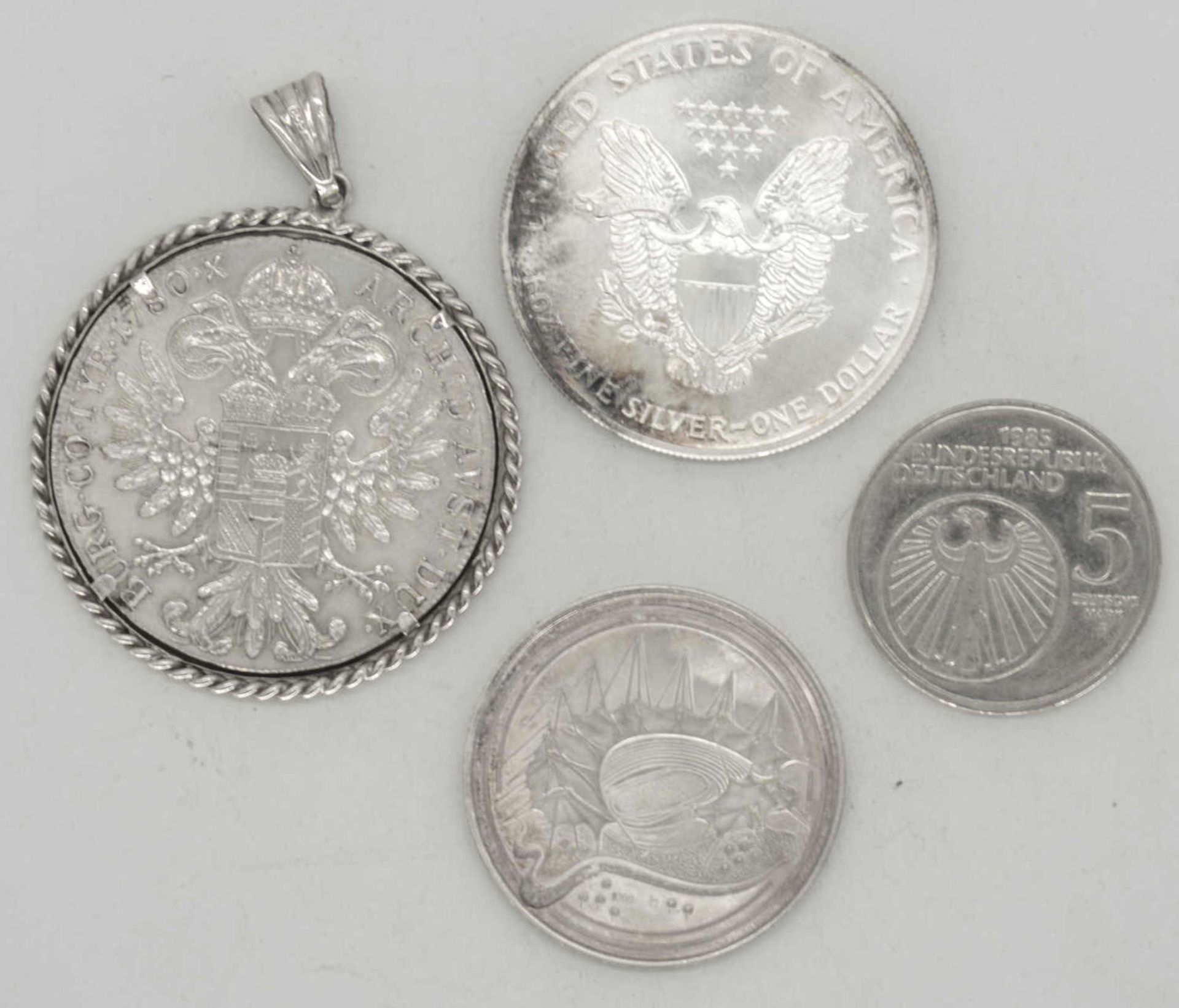 Lot Silbermünzen, bestehend aus Maria Theresientaler, als Anhänger in 825er Silberfassung, BRD - Bild 2 aus 2