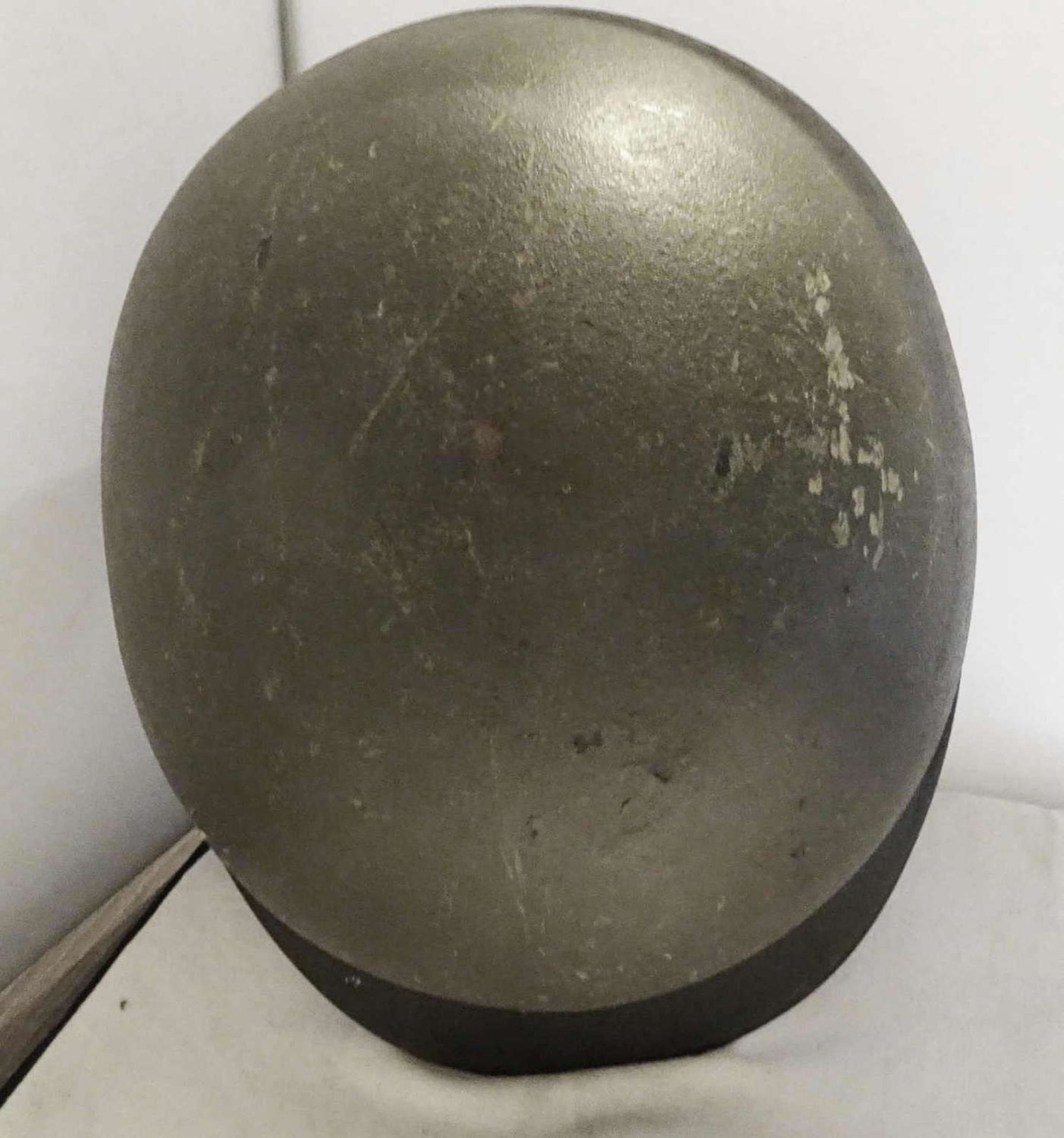 Bundeswehrstahlhelm mit Innenleben. Gebrauchsspuren.Bundeswehr steel helmet with inner life. Signs