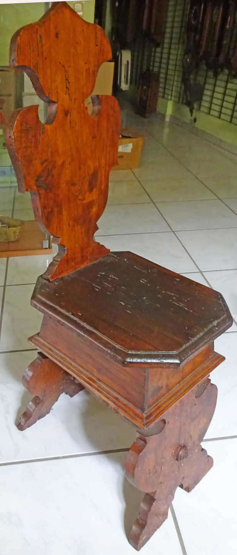 1 alter Holzstuhl, ausgefallene Optik, Höhe ca. 99,5 cm, Breite ca. 30 cm, Tiefe ca. 39 cm, kein