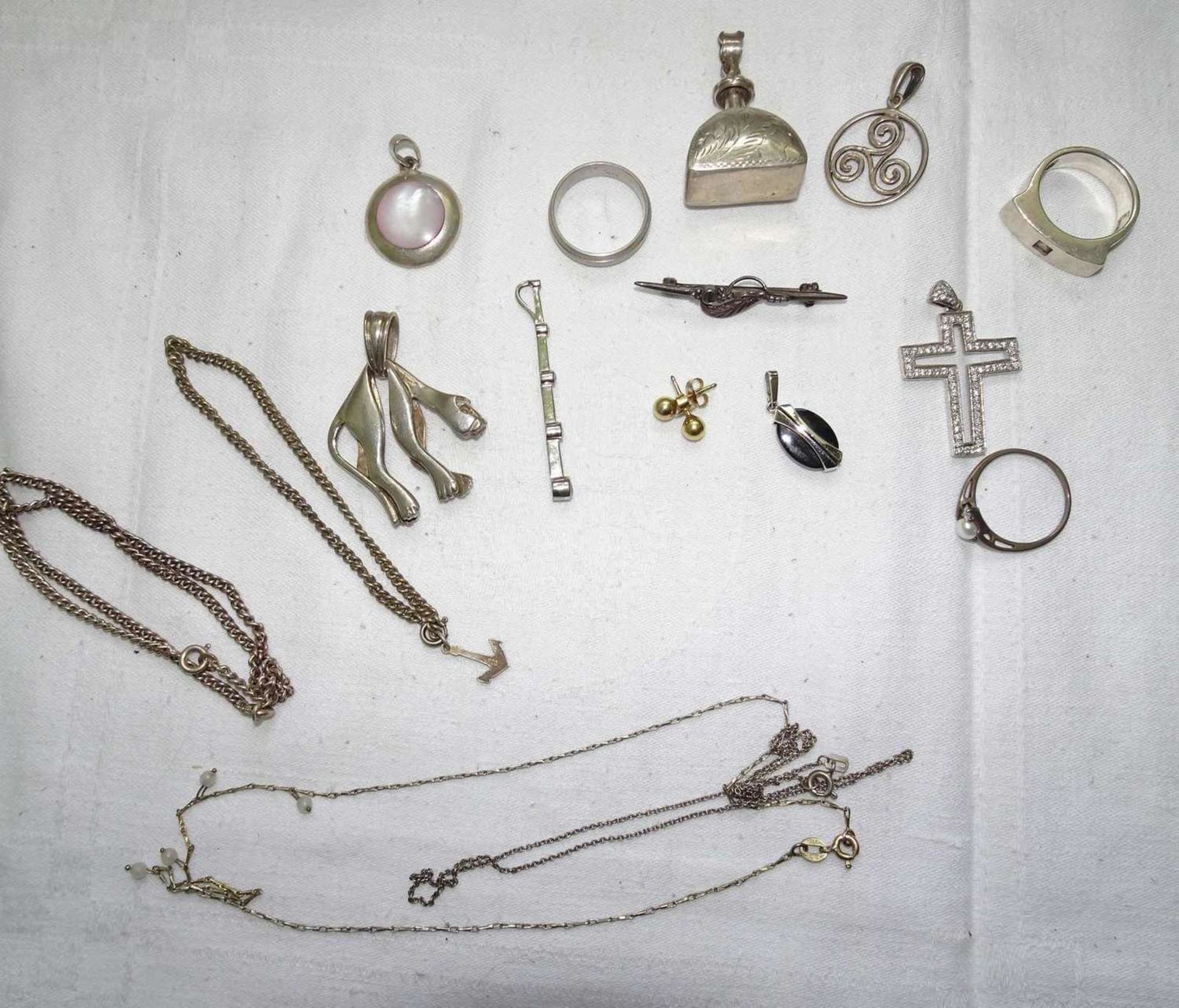 Lot Silberschmuck, dabei Ringe, Anhänger, etc., Gewicht ca. 69,1 gLot of silver jewelry, including