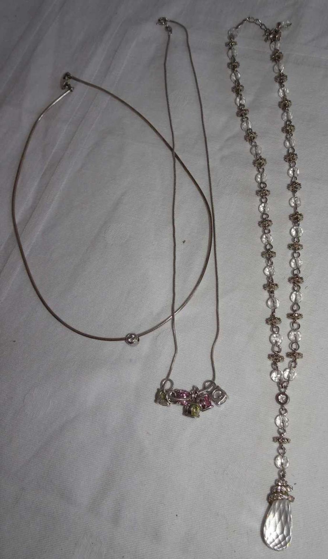 3 ausgefallene Silberketten, verschiedene Modelle. Gewicht ca. 36,5 gr.3 unusual silver chains,