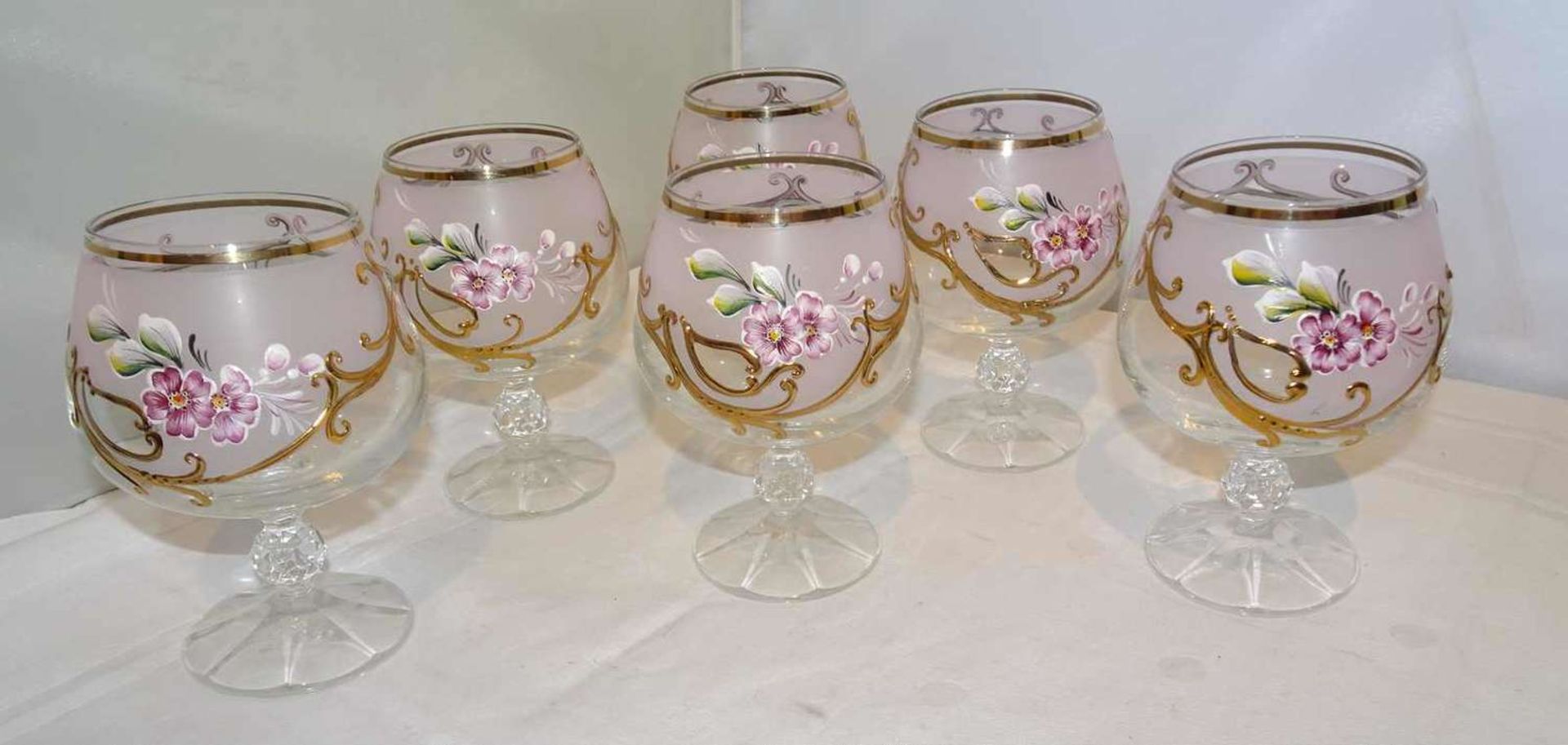 6 Gläser mit Emaillemalerei, feine Bemalung.6 glasses with enamel painting, fine painting.