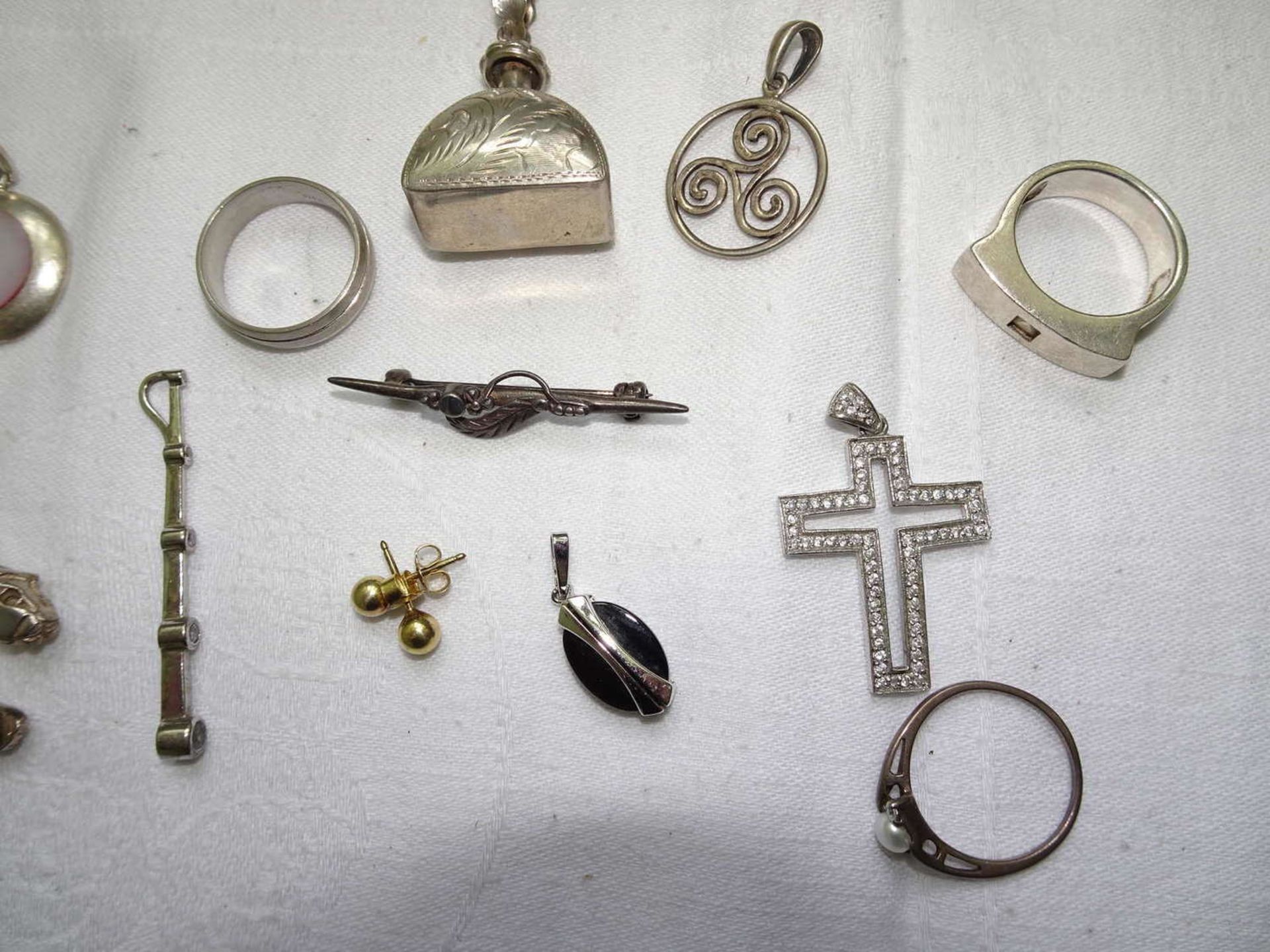 Lot Silberschmuck, dabei Ringe, Anhänger, etc., Gewicht ca. 69,1 gLot of silver jewelry, including - Bild 2 aus 2