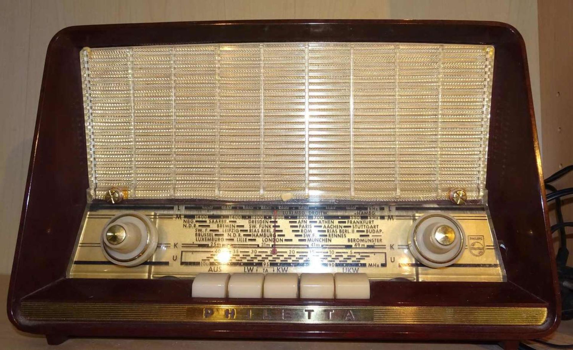 Philipps Philetta, altes Radio, ohne Funktion. Höhe ca. 19 cm, Länge ca. 29,5 cmPhilipps Philetta,