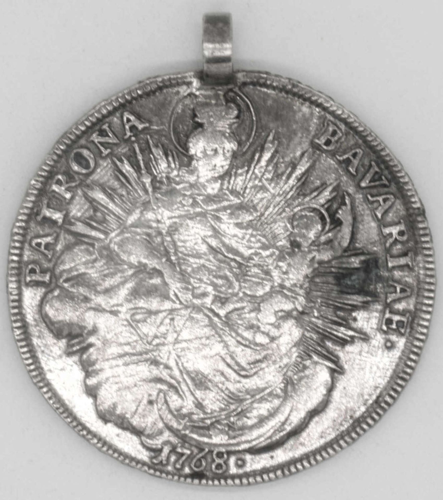 Altdeutschland Bayern 1768, Madonnen - Taler "Maximilian III.". Gehenkelt. Gewicht: ca. 28,2 g. - Bild 2 aus 2