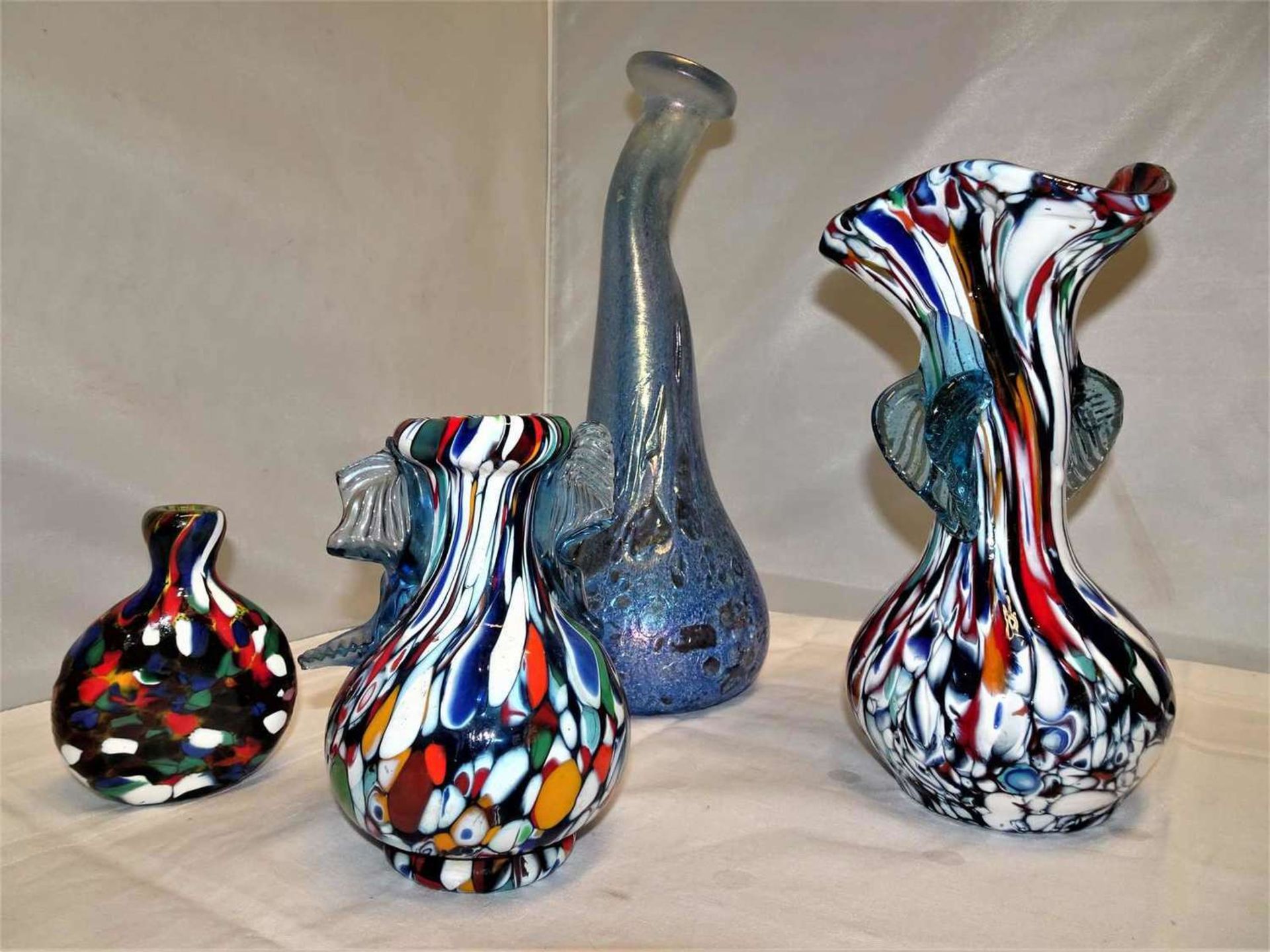 Lot Murano Glasfiguren - 4 Vögel, verschiedene Ausführungen und Formen. Recht guter Zustand. Höhe