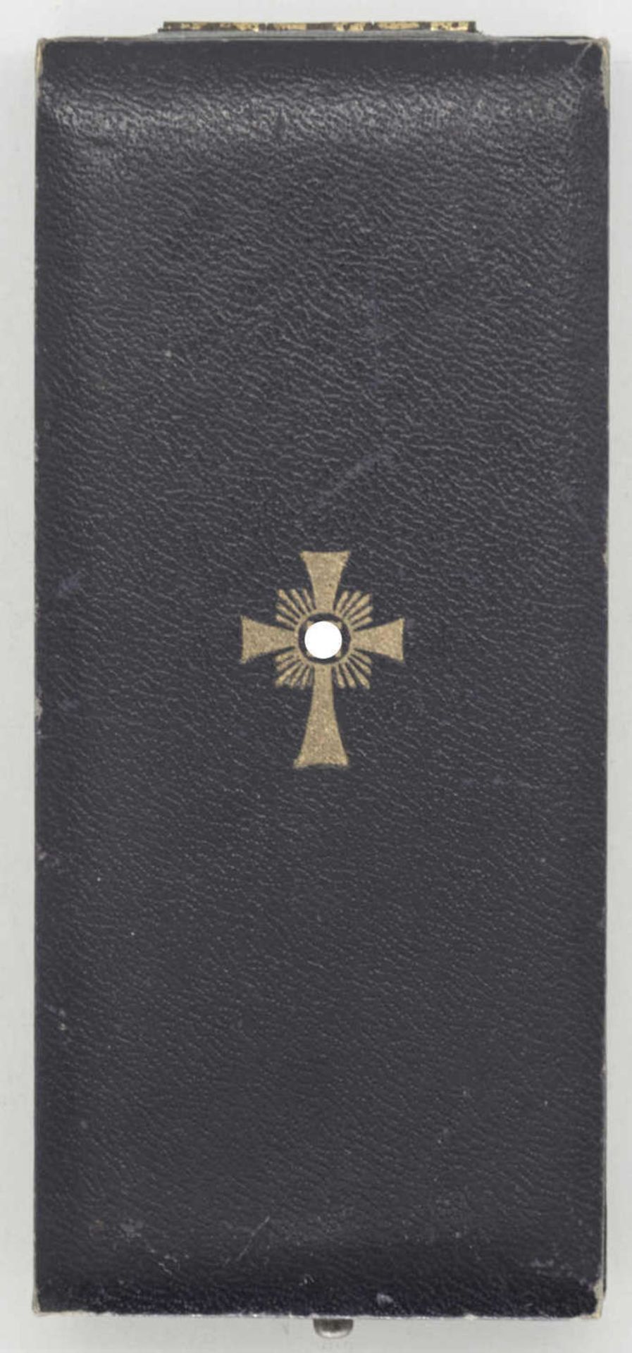 Deutsches Mutterkreuz in Gold am Band, im Verleihungs - Etui. Rückseitig: 16. Dezember 1938. - Bild 4 aus 4