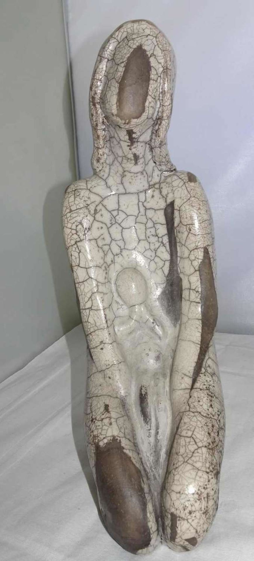 ausgefallen Keramikfigur "Mutter & Kind" , Krakelle Glasur, ohne Signatur, Höhe ca. 31cmunusual