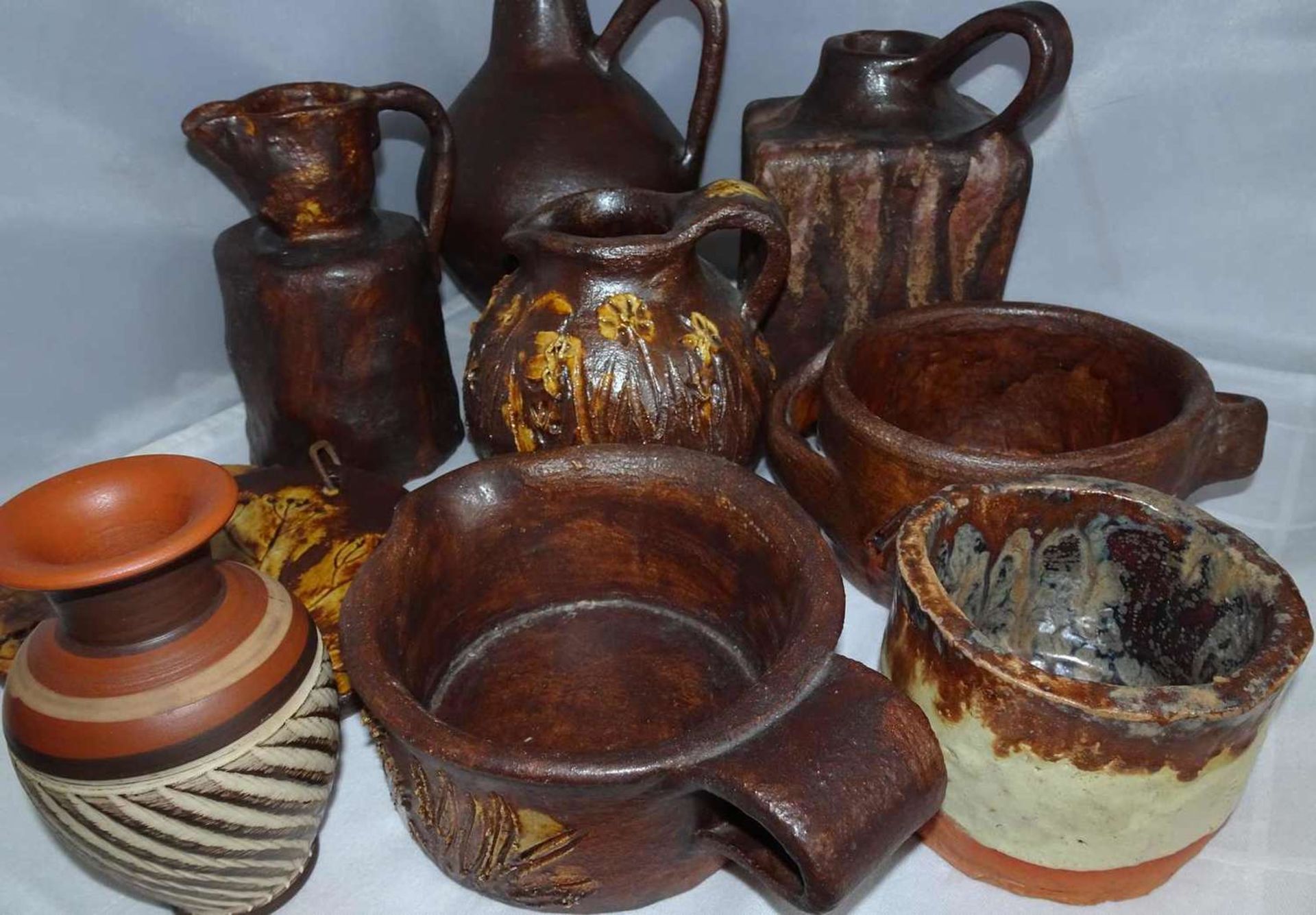 Lot Keramik, braun lasiert, meist signiert mit GEH, dabei Vasen, Krüge, Töpfe, etc. Bitte - Image 2 of 2