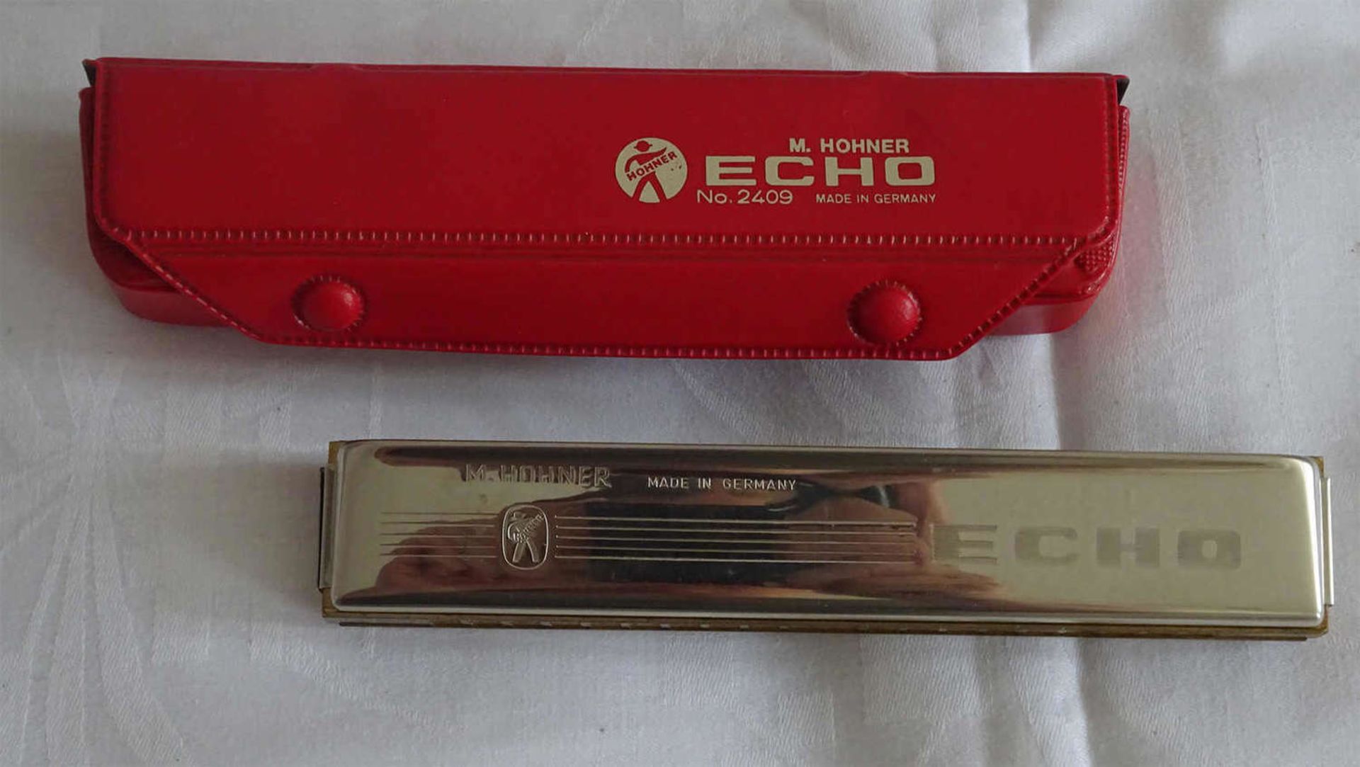 M. Hohner Echo No. 2409, Harmonika, mit minimalen Gebrauchsspuren im Original Etui. Hersteller