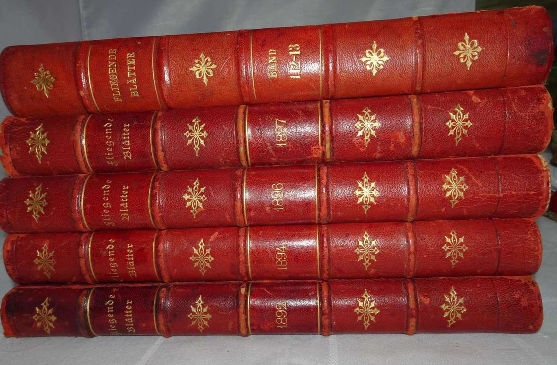 Fliegende Blätter, insgesamt 5 gebundene Bücher. Dabei 1892, 1894, 1896, 1897, sowie Band 112-13.