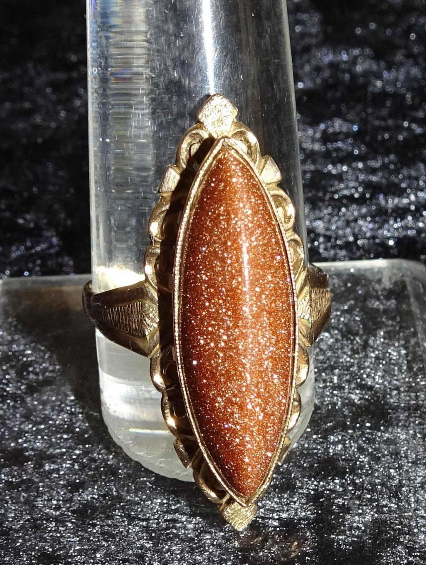 Damenring, 585er Gelbgold, besetzt mit einem braunen Stein. Ringgröße 57. Gewicht ca. 6,2 gr. - Bild 2 aus 2