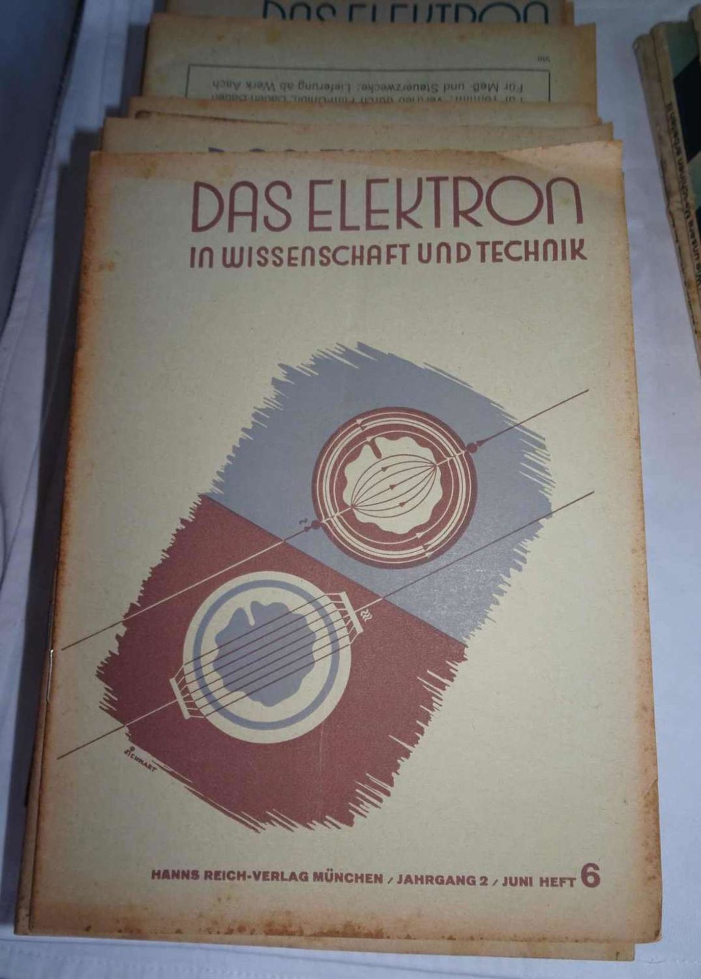 Lot Bücher zum Thema Technik, dabei "Das Elektron", "Wärmekraftmaschinen", "Radio for Beginners", - Bild 3 aus 3