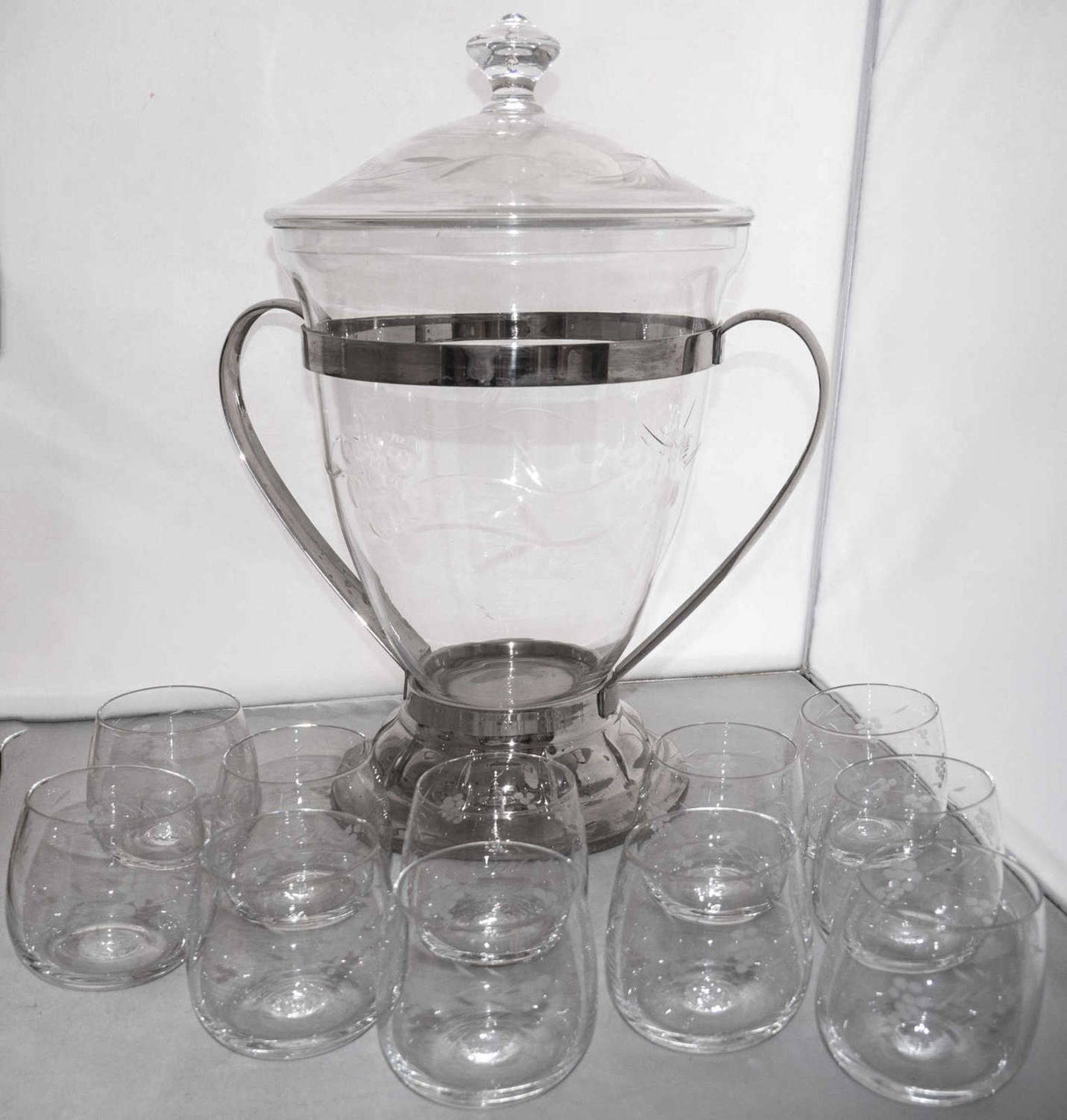 Bowle - Pokal, Glasbehälter mit Deckel (keiner Chip) in Metall - Montur. Höhe: ca. 40 cm,