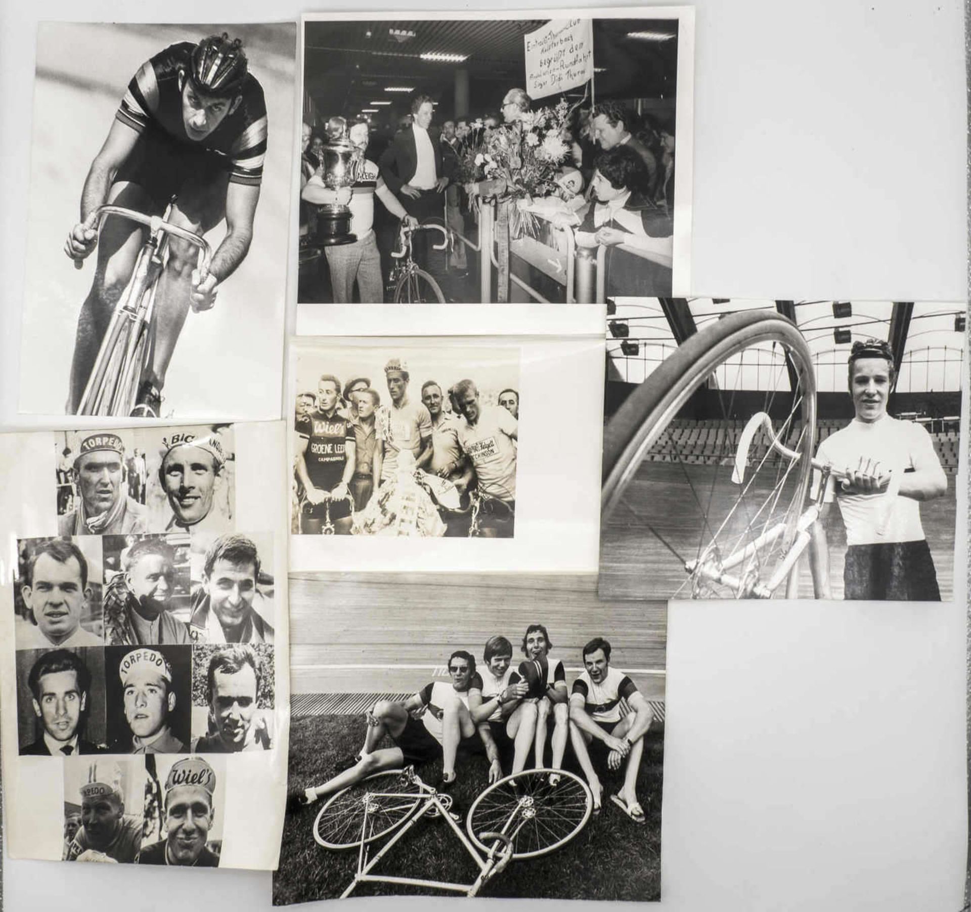 Lot 18 Pressefotos "Radrennfahrer" u. a. Eddy Merckx, Dietrich Thurau, Pater Post, Gregor Braun, - Bild 2 aus 3