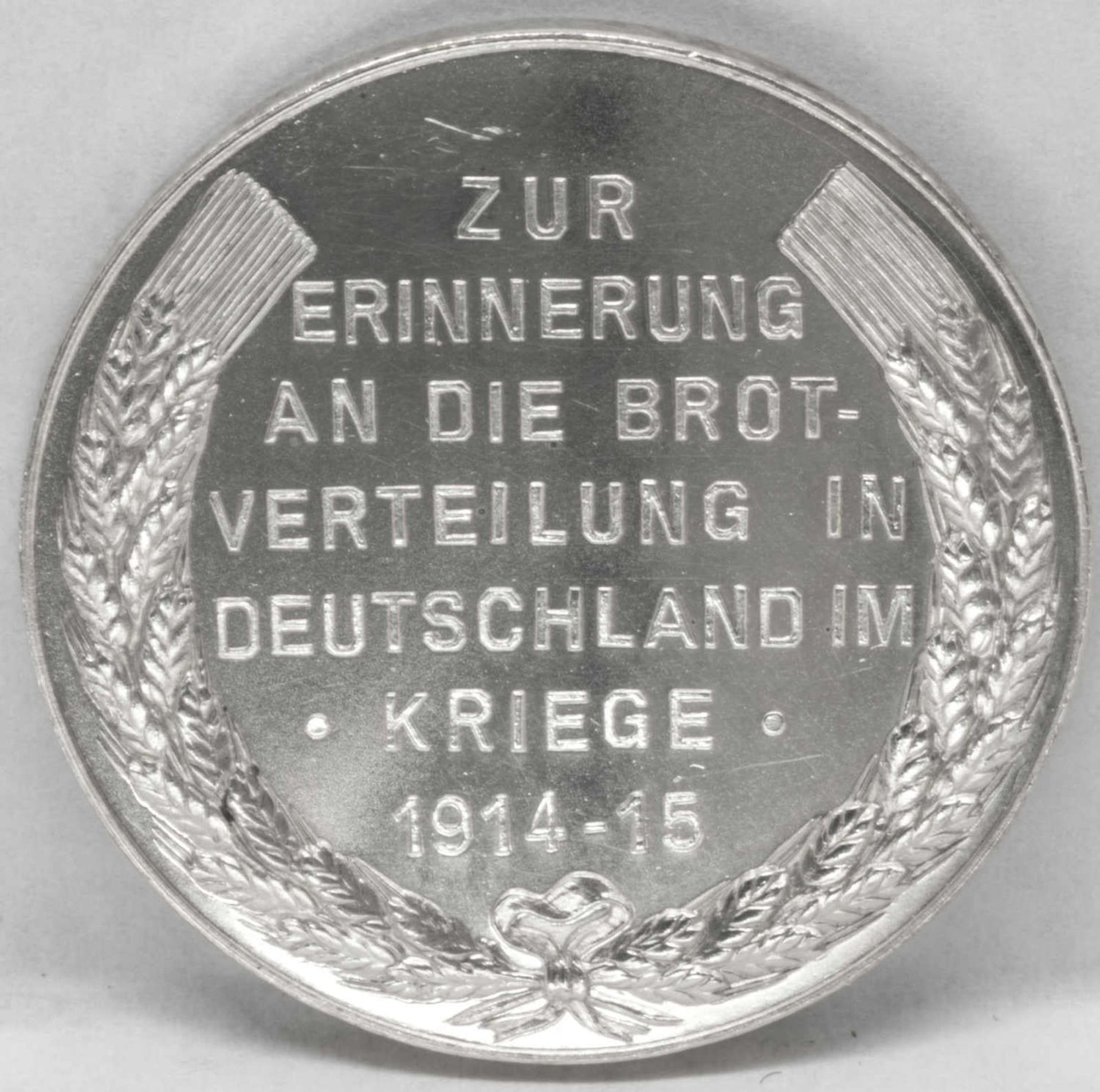 Erster Weltkrieg, Silbermedaille "T´Zur Erinnerung an die Brotverteilung im Kriege 1914-15. AV: - Bild 2 aus 2