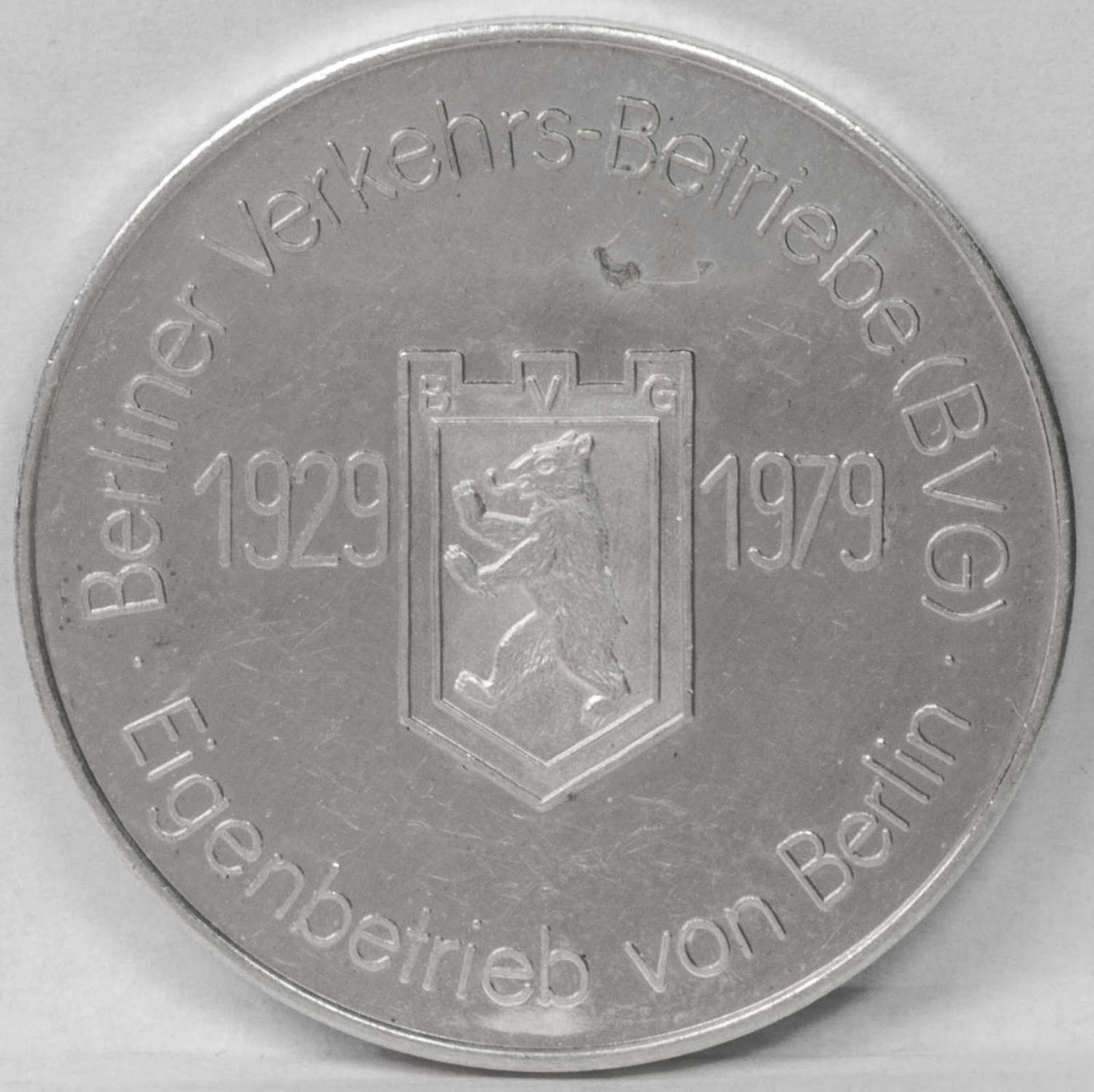 Silbermedaille "50 Jahre Berliner Verkehrsbetriebe". Gewicht: ca. 23 g. Durchmesser: ca. 40 mm. - Bild 2 aus 2