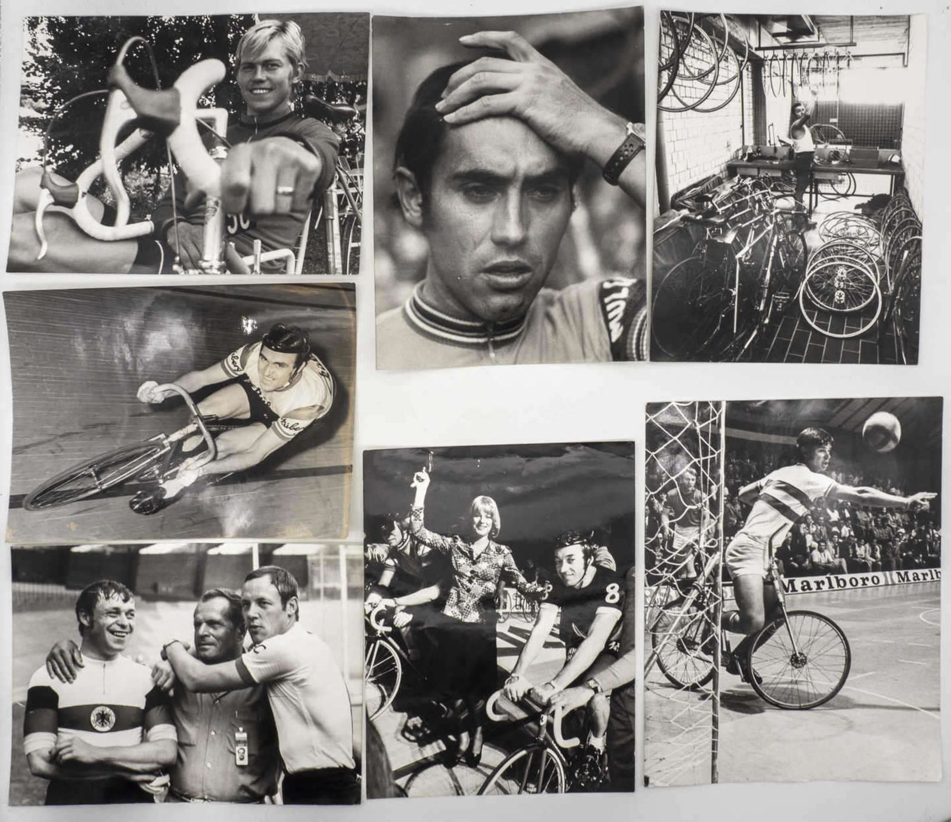 Lot 18 Pressefotos "Radrennfahrer" u. a. Eddy Merckx, Dietrich Thurau, Pater Post, Gregor Braun,