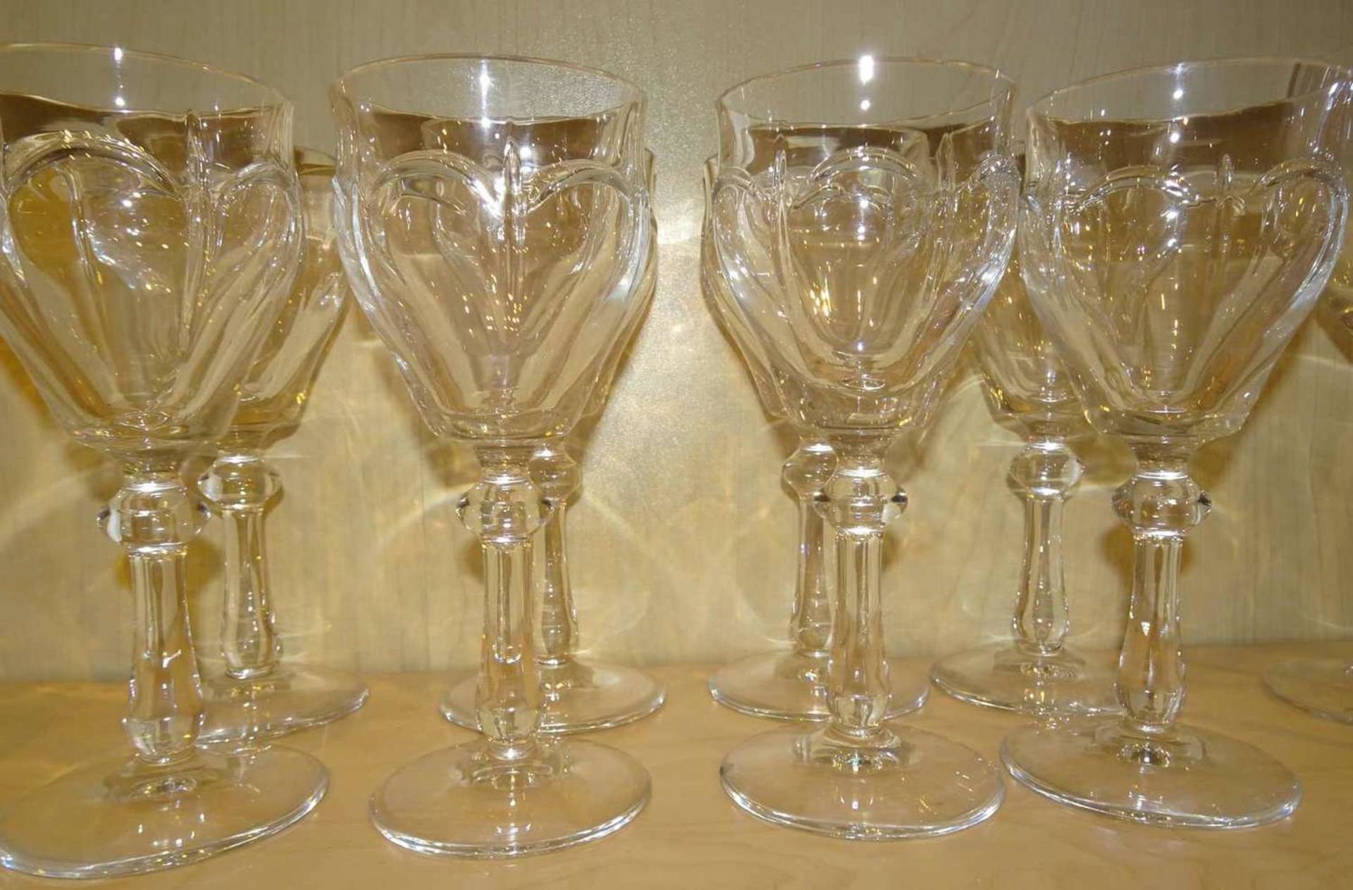 Lot Gläser aus Haushaltsauflösung, dabei 6 Weingläser - 1 Serie, 1 Stöpselflasche, sowie 8 - Bild 2 aus 2