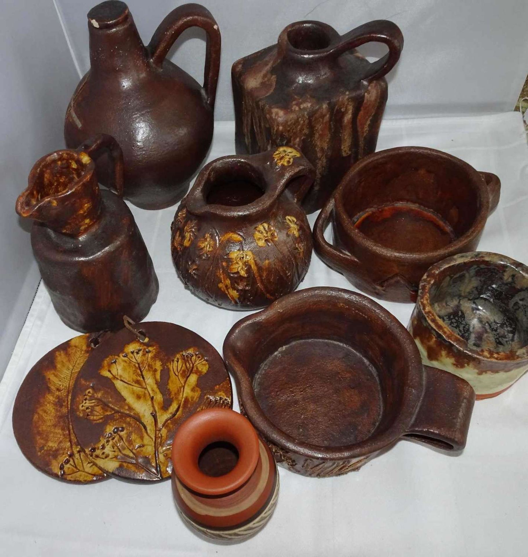 Lot Keramik, braun lasiert, meist signiert mit GEH, dabei Vasen, Krüge, Töpfe, etc. Bitte