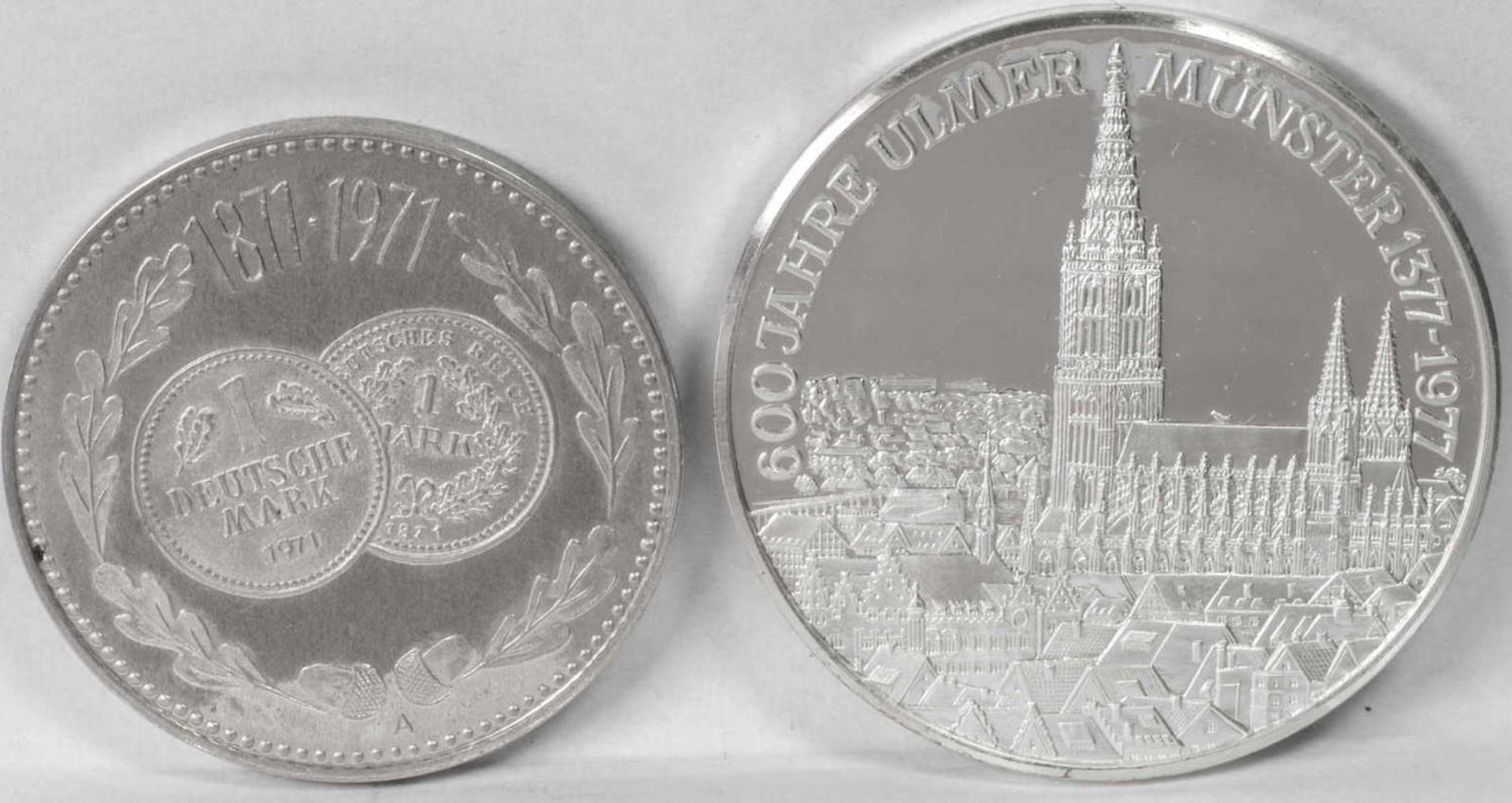 Zwei Silbermedaillen: 1. 600 Jahre Ulmer Münster und 100 Jahre Mark - Währung. Gesamtgewicht: ca. 44