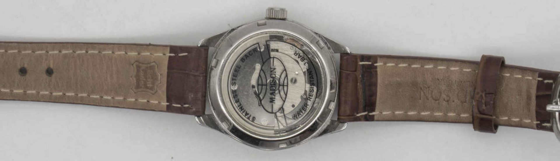 Zwei Armbanduhren: 1. Junghans Mega Funkuhr, goldfarbene Lünette, weißes Ziffernblatt mit - Bild 2 aus 2