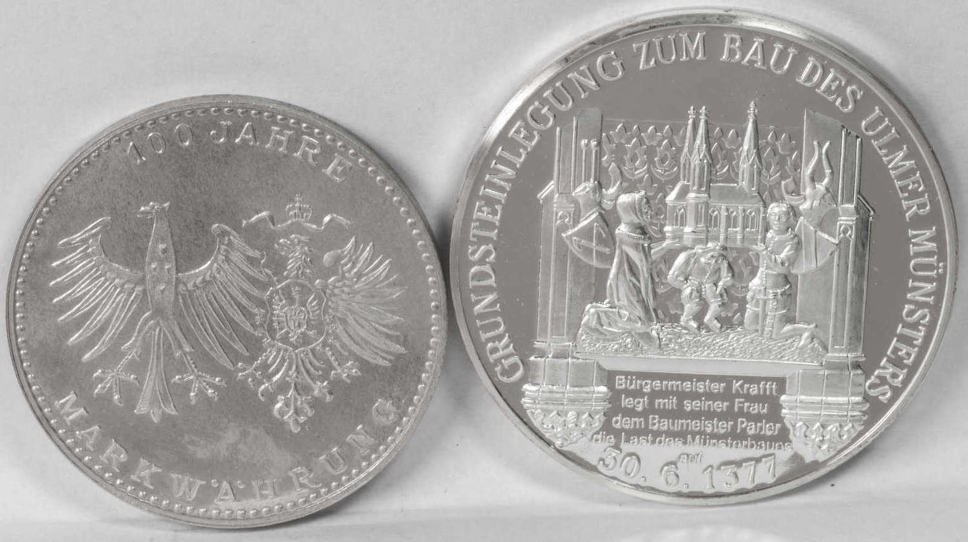 Zwei Silbermedaillen: 1. 600 Jahre Ulmer Münster und 100 Jahre Mark - Währung. Gesamtgewicht: ca. 44 - Bild 2 aus 2
