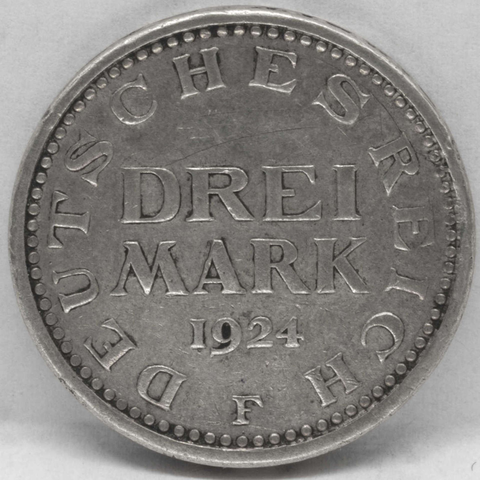 Weimarere Republik 1924 F, 3.- Mark - Silbermünze. Einkerbung links neben Adler. Sonst: ss.