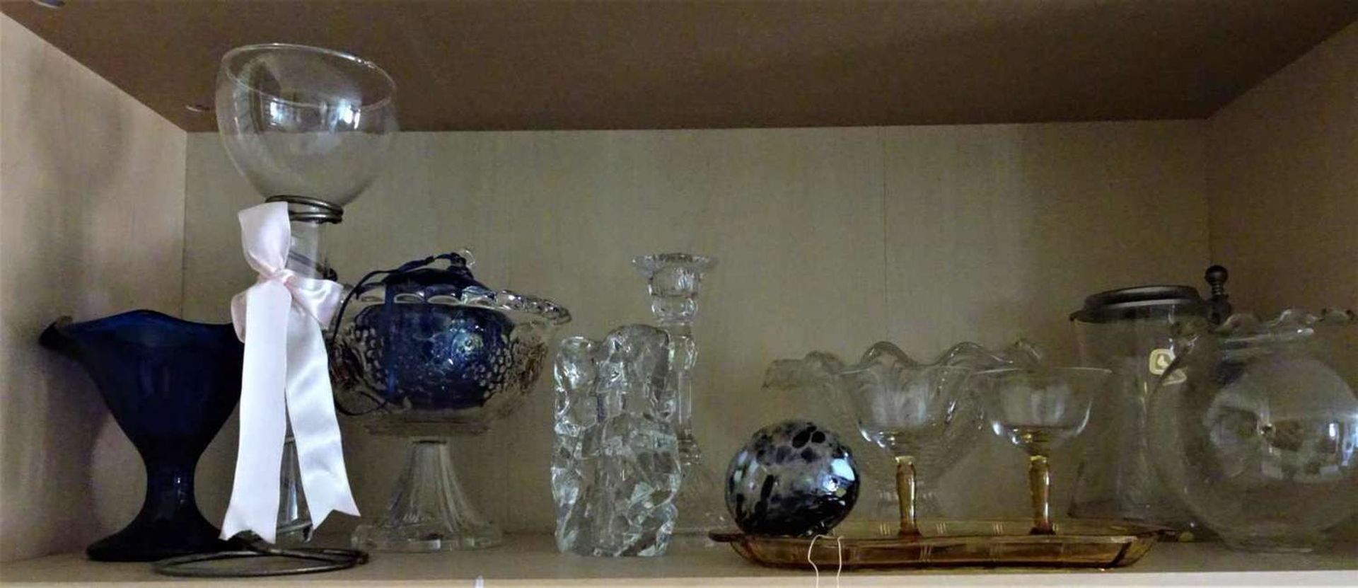 Lot Glas aus Haushaltsauflösung, dabei Vasen, Schalen, etc.