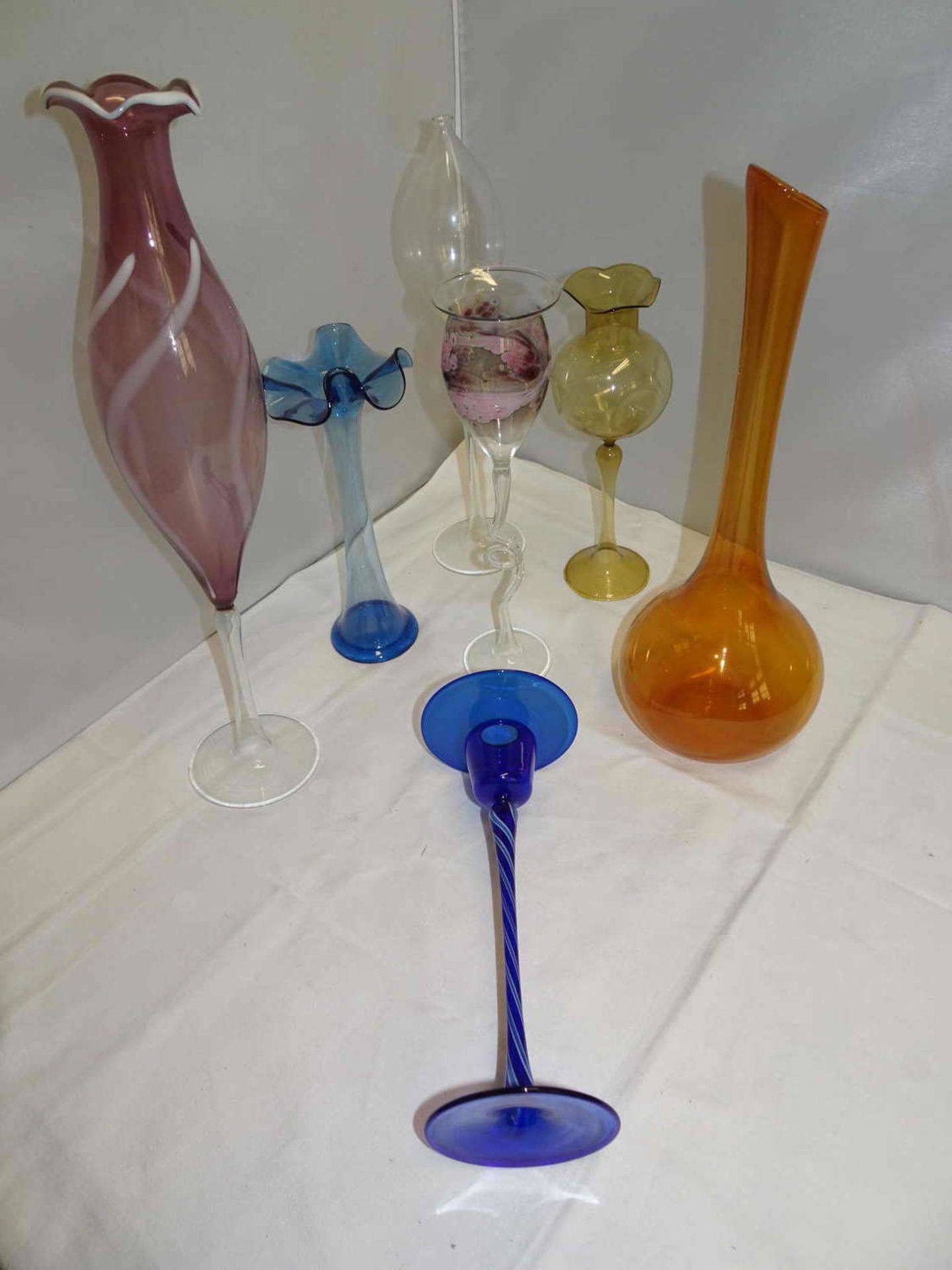 Lot feines Glas, insgesamt 6 Stück. Wohl Murano, Bayr. Wald. Höhe ca. 33 cm, Lot of fine glass, a