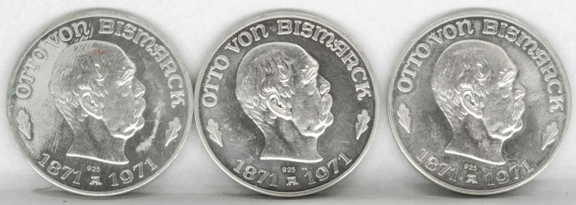 Drei Silbermedaillen "Otto von Bismarck" - Ewig lebt der Reichskanzler. Silber 925. Gesamtgewicht:
