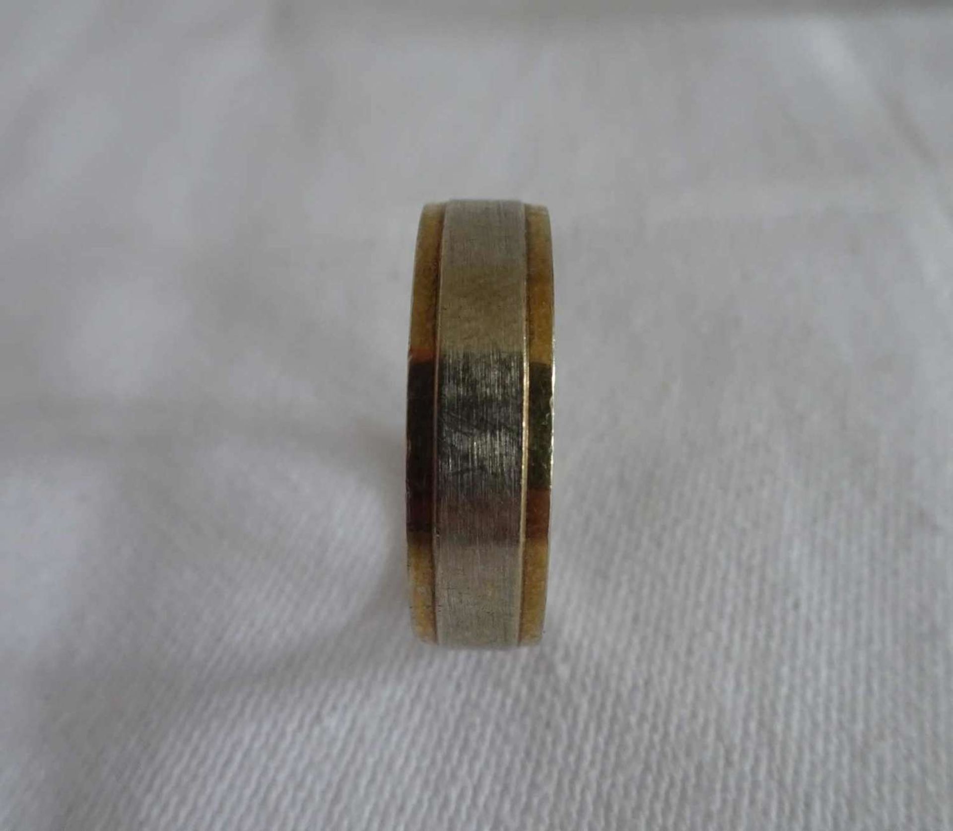 Ring, unisex, 585er Weiß- und Gelbgold. Ringgröße 60. Gewicht ca. 7,4 gr. Ring, unisex, 585 white - Image 4 of 4