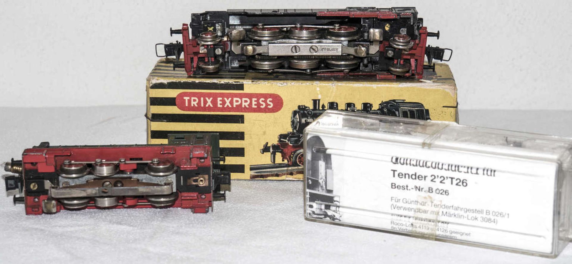 Konvolut Lokomotiven / Tender. Spur H0. Bestehend aus Trix Express Dampflokomotive BR 64, - Bild 2 aus 2