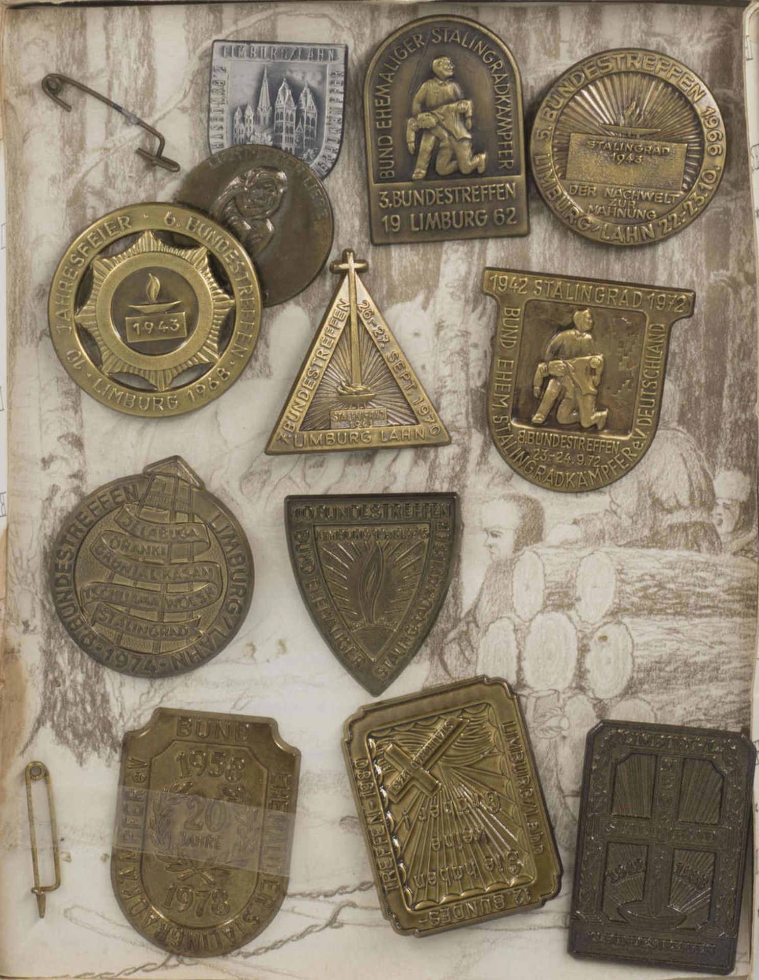 Lot Abzeichen ""Bund ehemaliger Stalingradkämpfer. Metall. Insgesamt 12 Stück. Lot badge ""Bund of