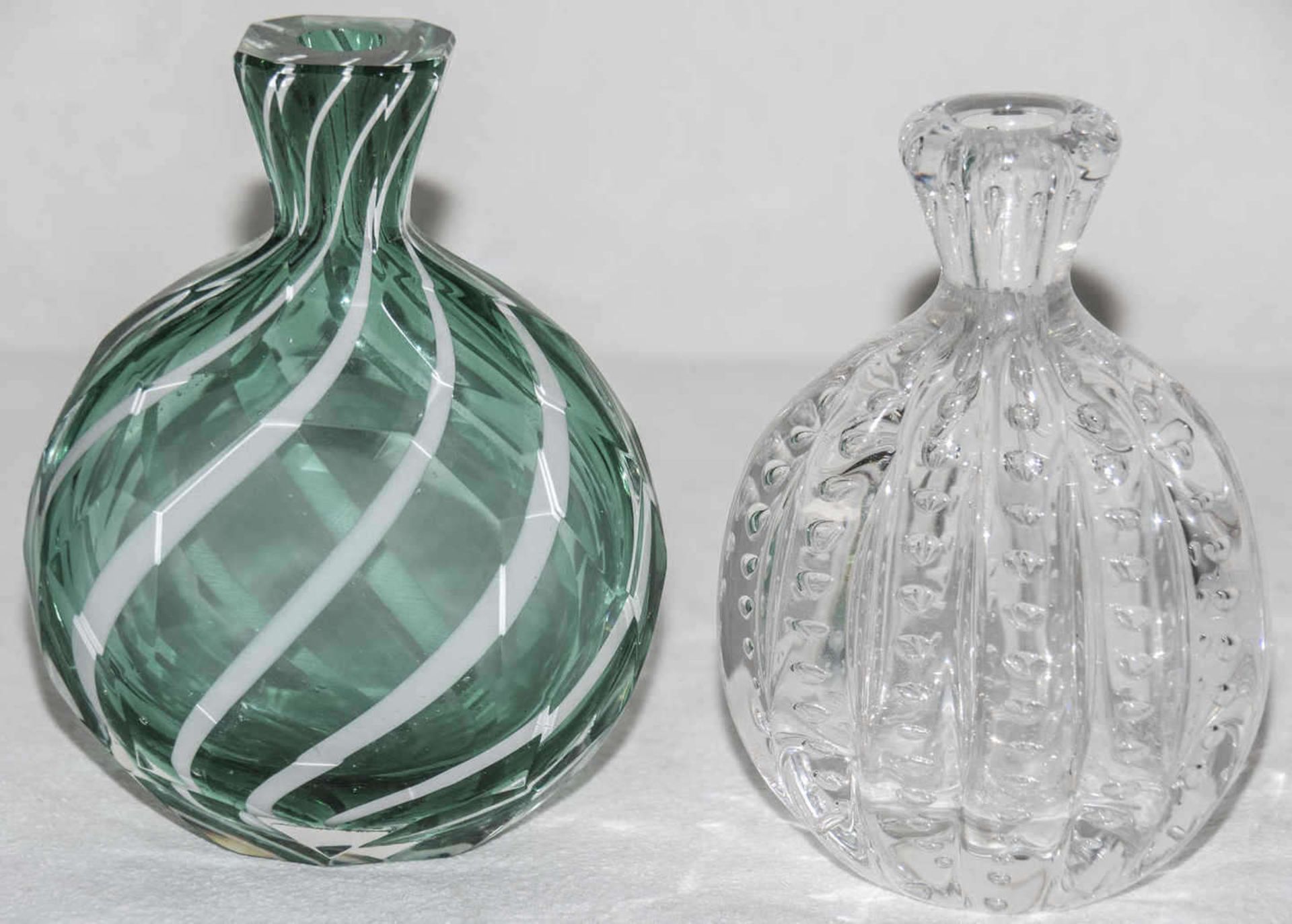 Zwei Snuff - Bottle, bayerischer Wald, ohne Verschluss. Höhe: ca. 11 cm. Two snuff bottles,