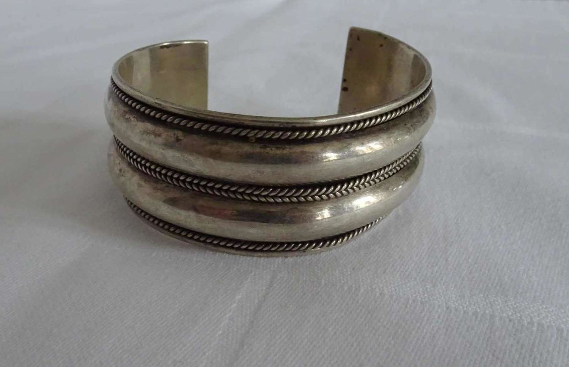 Armreif, 925er Silber, offene Ringschiene. Gewicht ca. 50 gr. Bangle, 925 silver, open ring band.