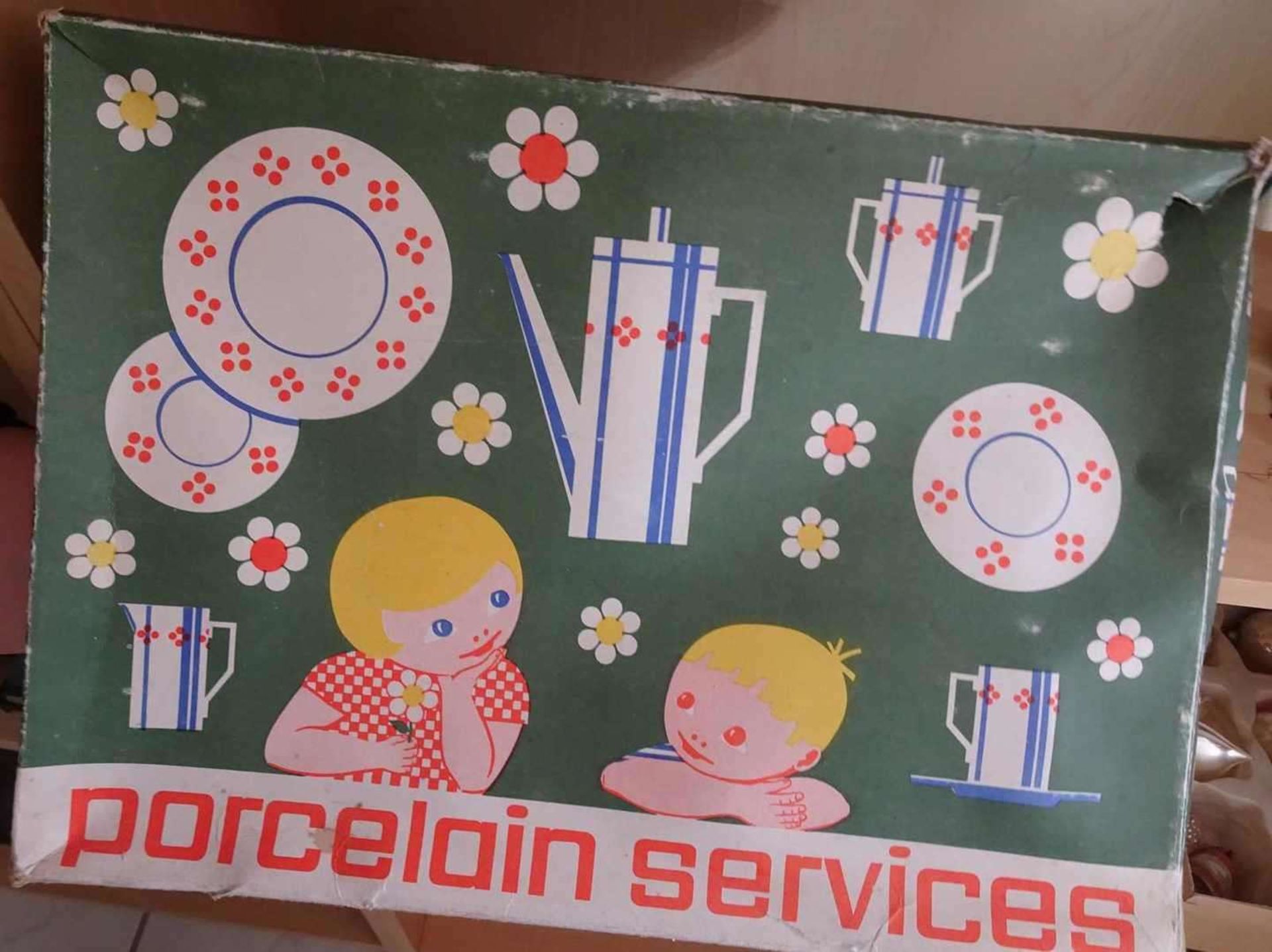 Sehr gut erhaltenes Kinder Porzellanservice in Originalverpackung. Children's porcelain service in