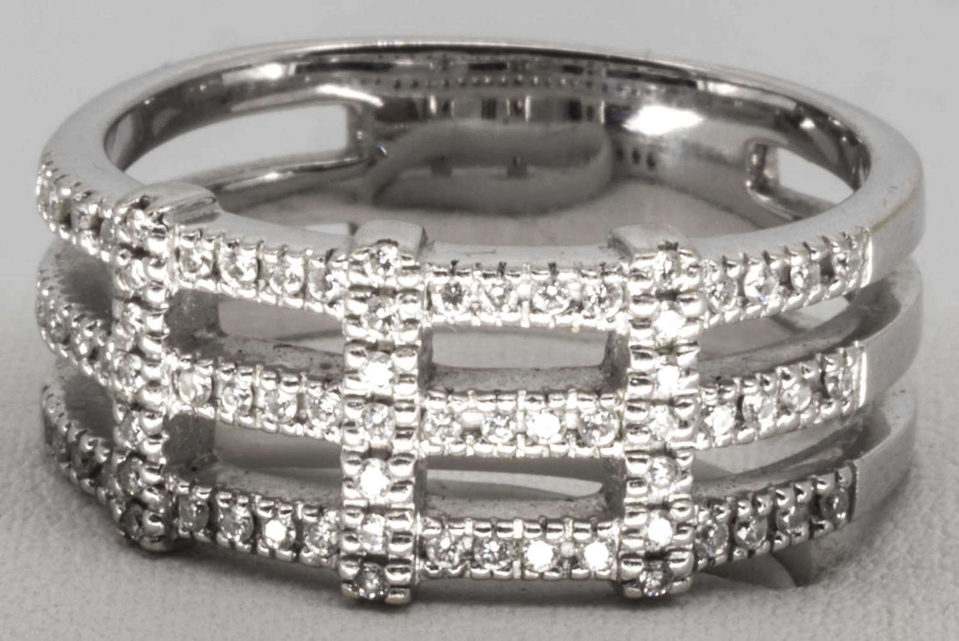 Damenring, 750er Weißgold. Ringgröße 58, Gewicht ca. 7,1 gr Ladies ring, 750 white gold. Ring size