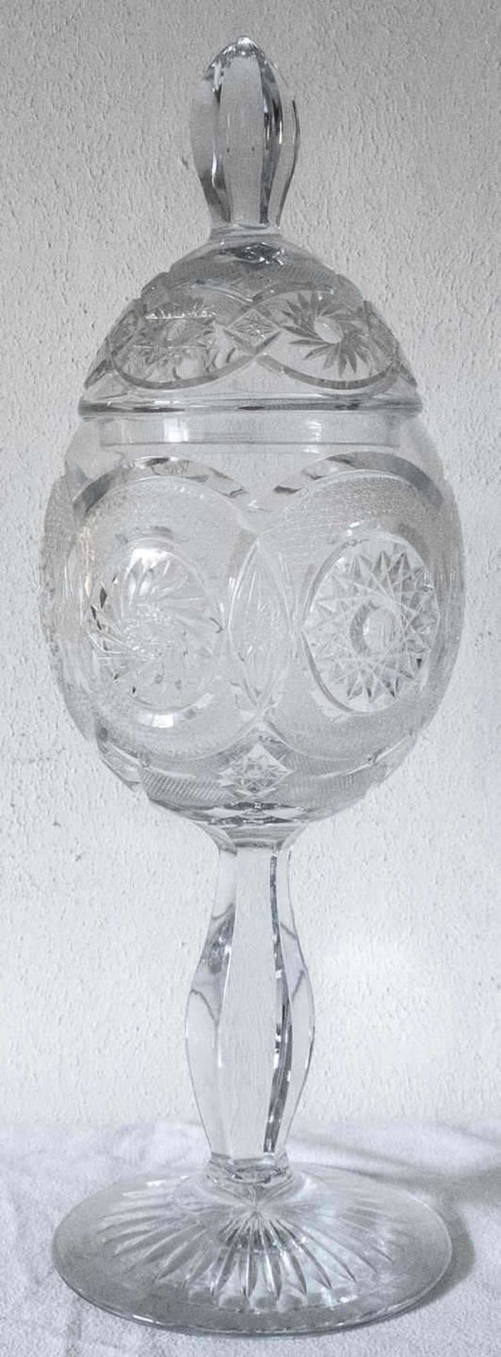 Kristall -Pokal mit Deckel, Höhe ca. 50 cm. Schöner Schliff. Crystal goblet with lid, height