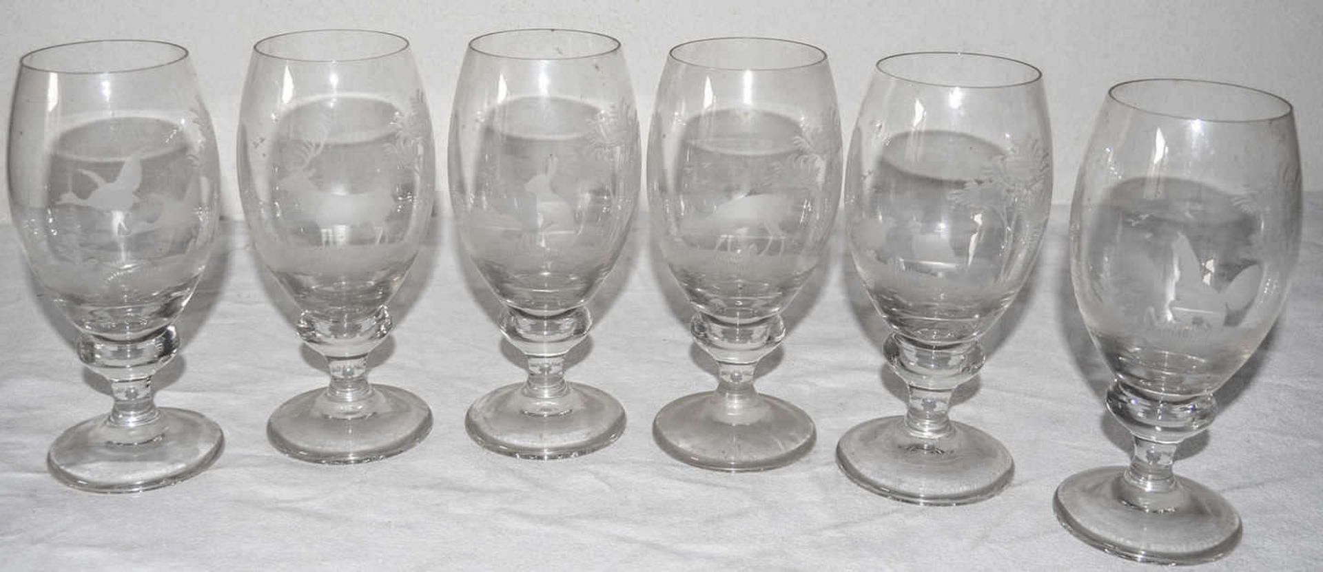 6 Biergläsern mit waidmännischen Motiven. Bayerischer Wald. Höhe: ca. 18 cm. 6 beer glasses with