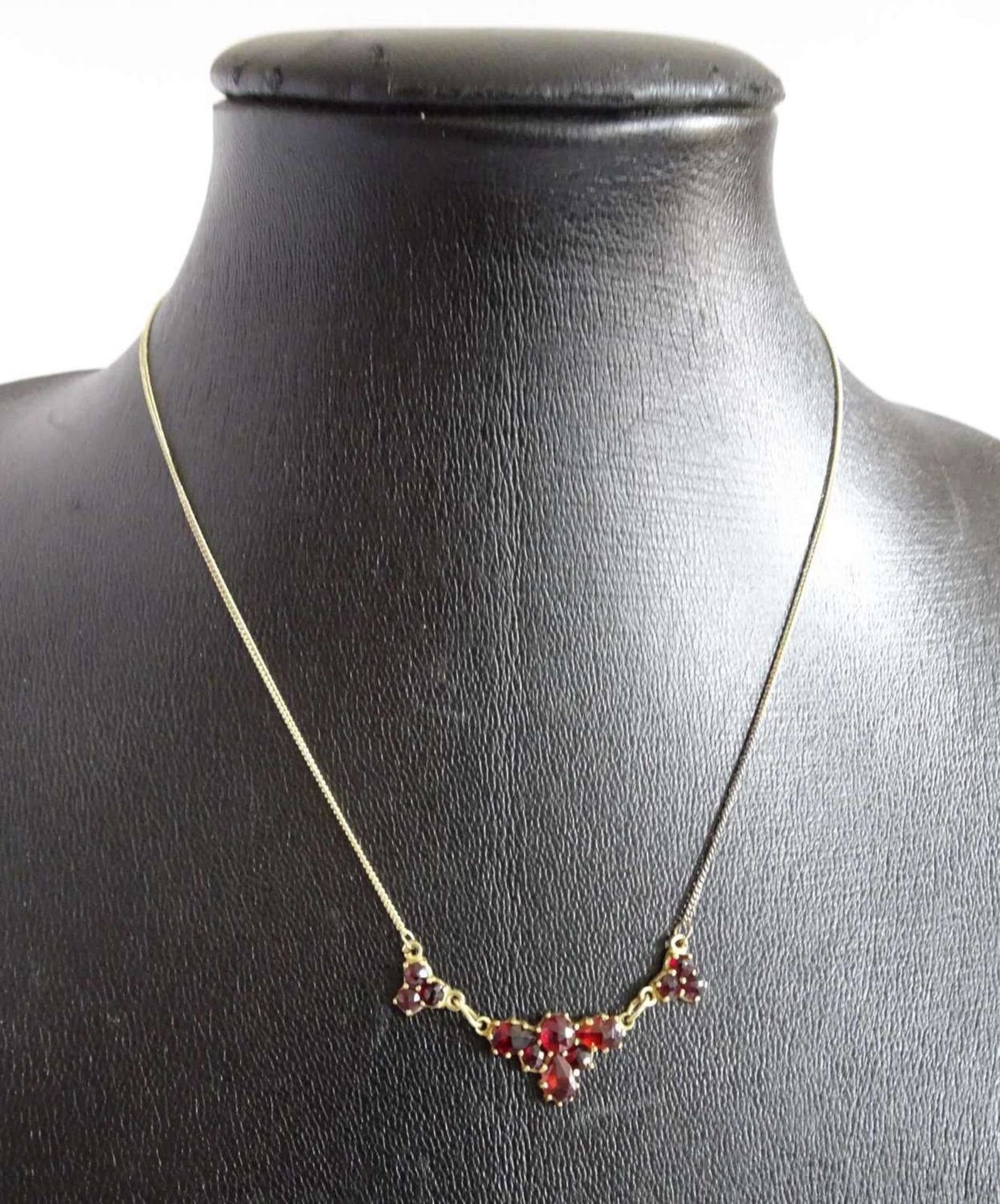 feines Granatcollier, Silber vergoldet. Länge ca. 44,5 cm fine garnet necklace, silver gold-plated.